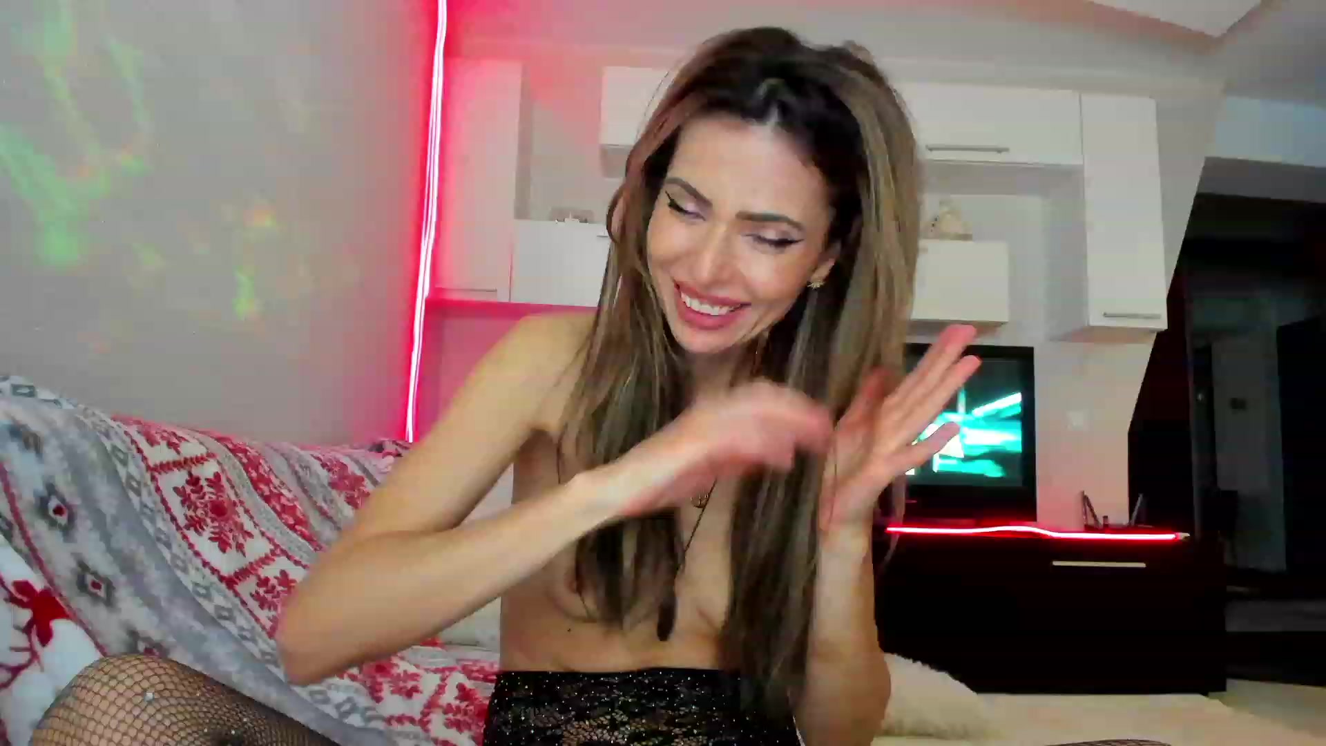 Gallery image thumbnail from SmileyTinaa's myfreecams stream on, 04/28/2023, 03:36 image 11 of 20