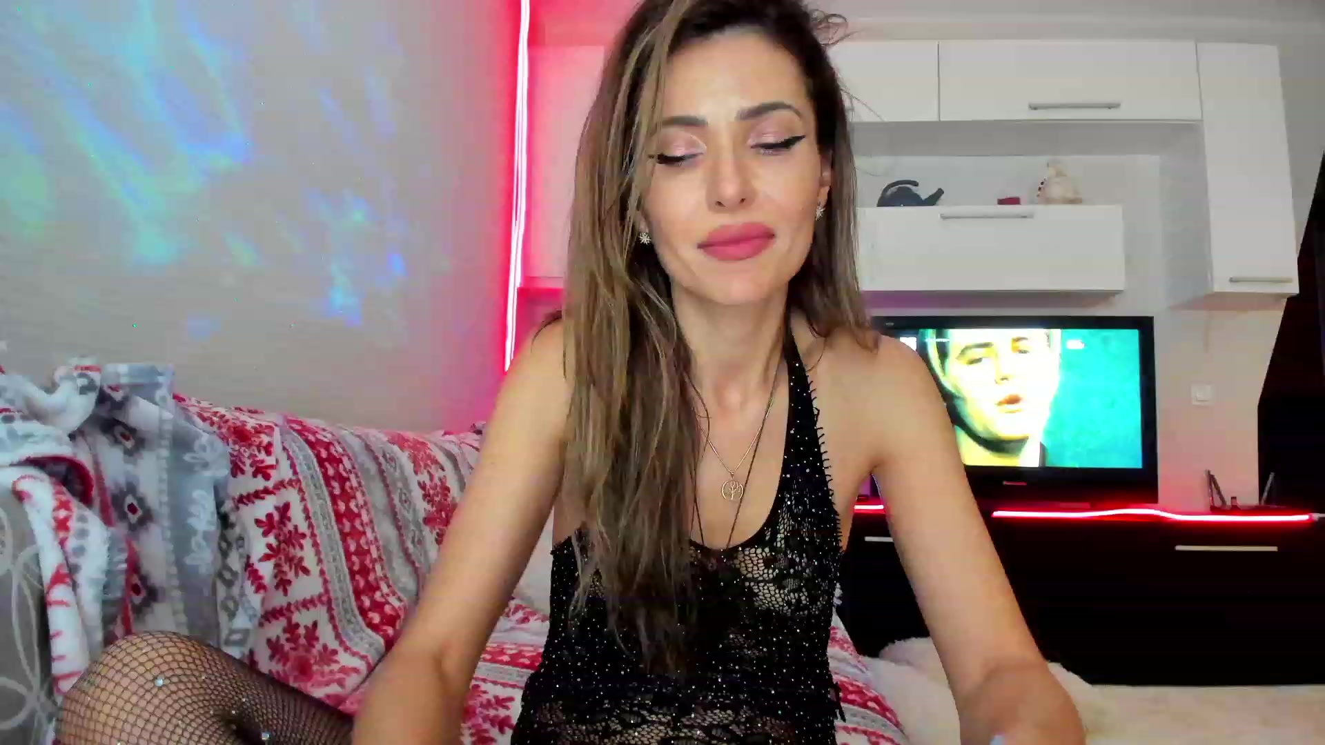 Gallery image thumbnail from SmileyTinaa's myfreecams stream on, 04/28/2023, 04:07 image 17 of 20