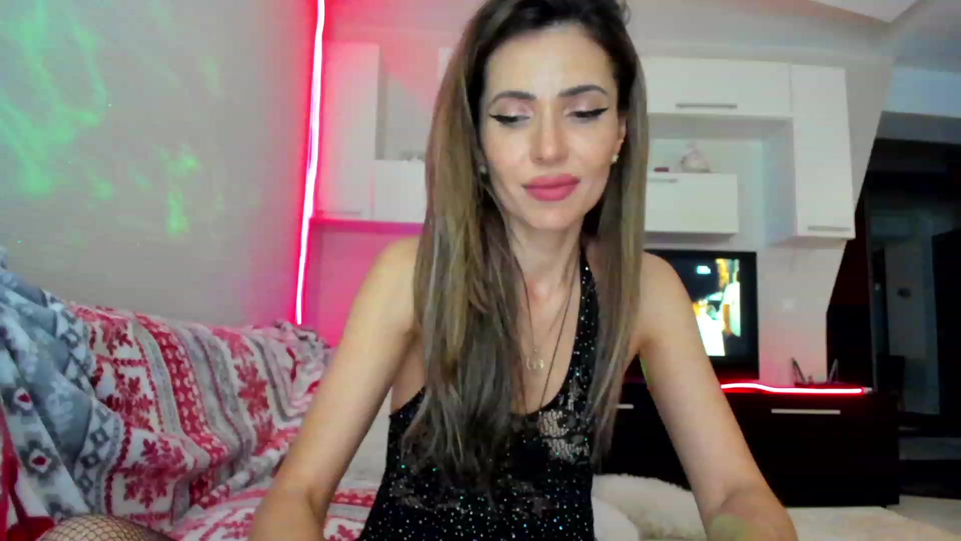 Gallery image thumbnail from SmileyTinaa's myfreecams stream on, 04/28/2023, 04:07 image 15 of 20