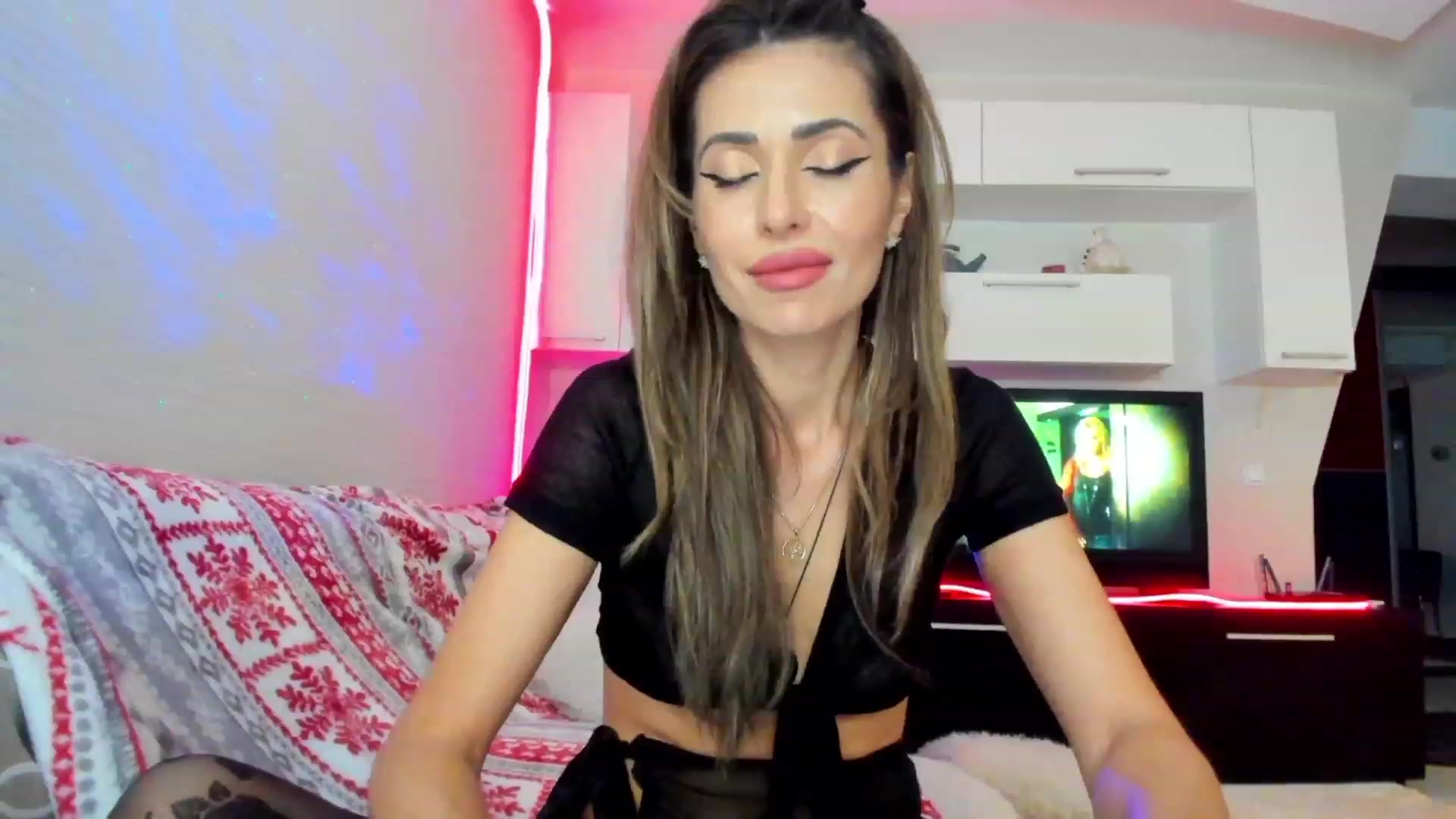 Gallery image thumbnail from SmileyTinaa's myfreecams stream on, 04/28/2023, 23:37 image 4 of 20