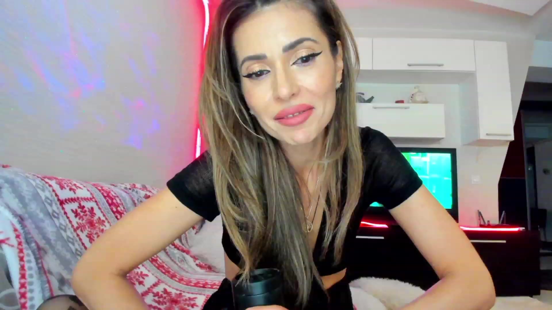 Gallery image thumbnail from SmileyTinaa's myfreecams stream on, 04/28/2023, 23:37 image 3 of 20