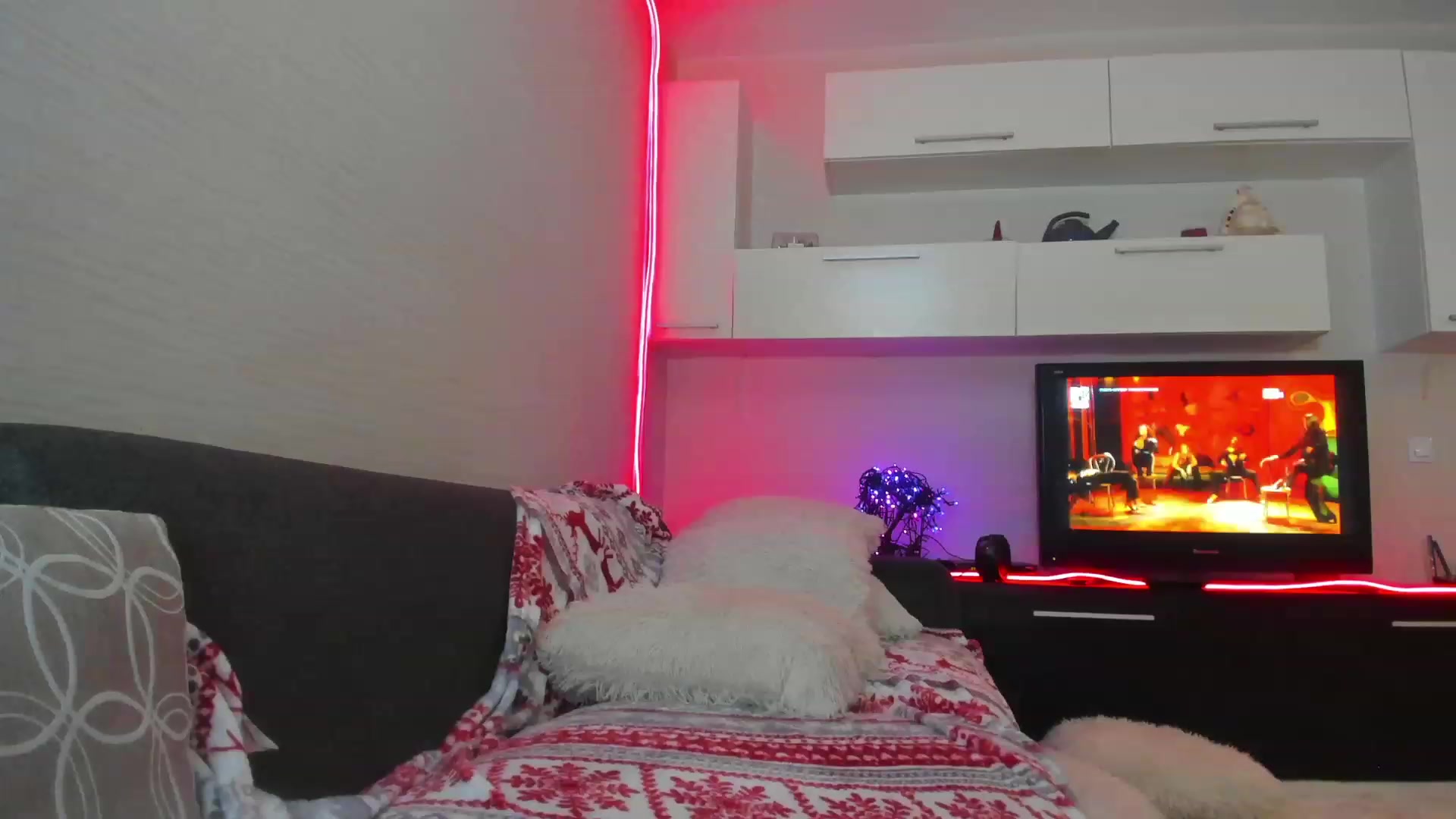 Gallery image thumbnail from SmileyTinaa's myfreecams stream on, 04/29/2023, 07:16 image 3 of 20