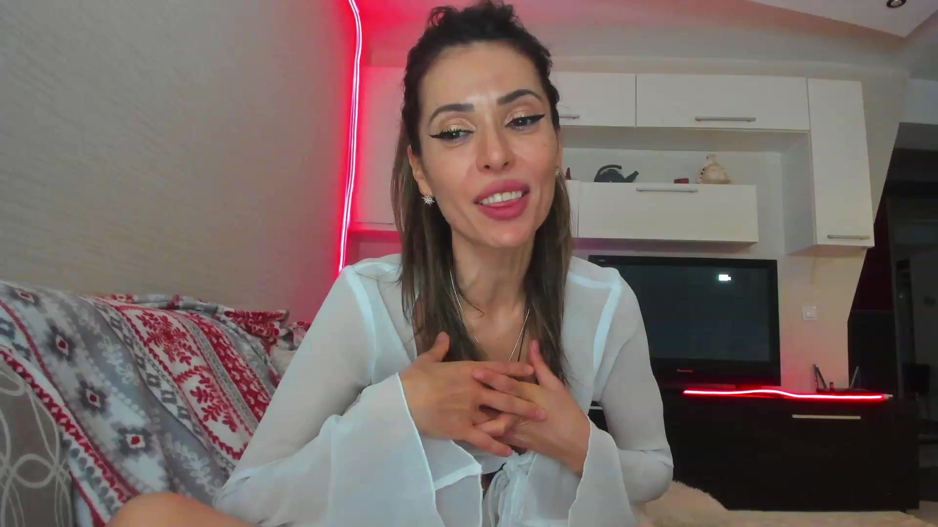 Gallery image thumbnail from SmileyTinaa's myfreecams stream on, 04/29/2023, 07:16 image 12 of 20