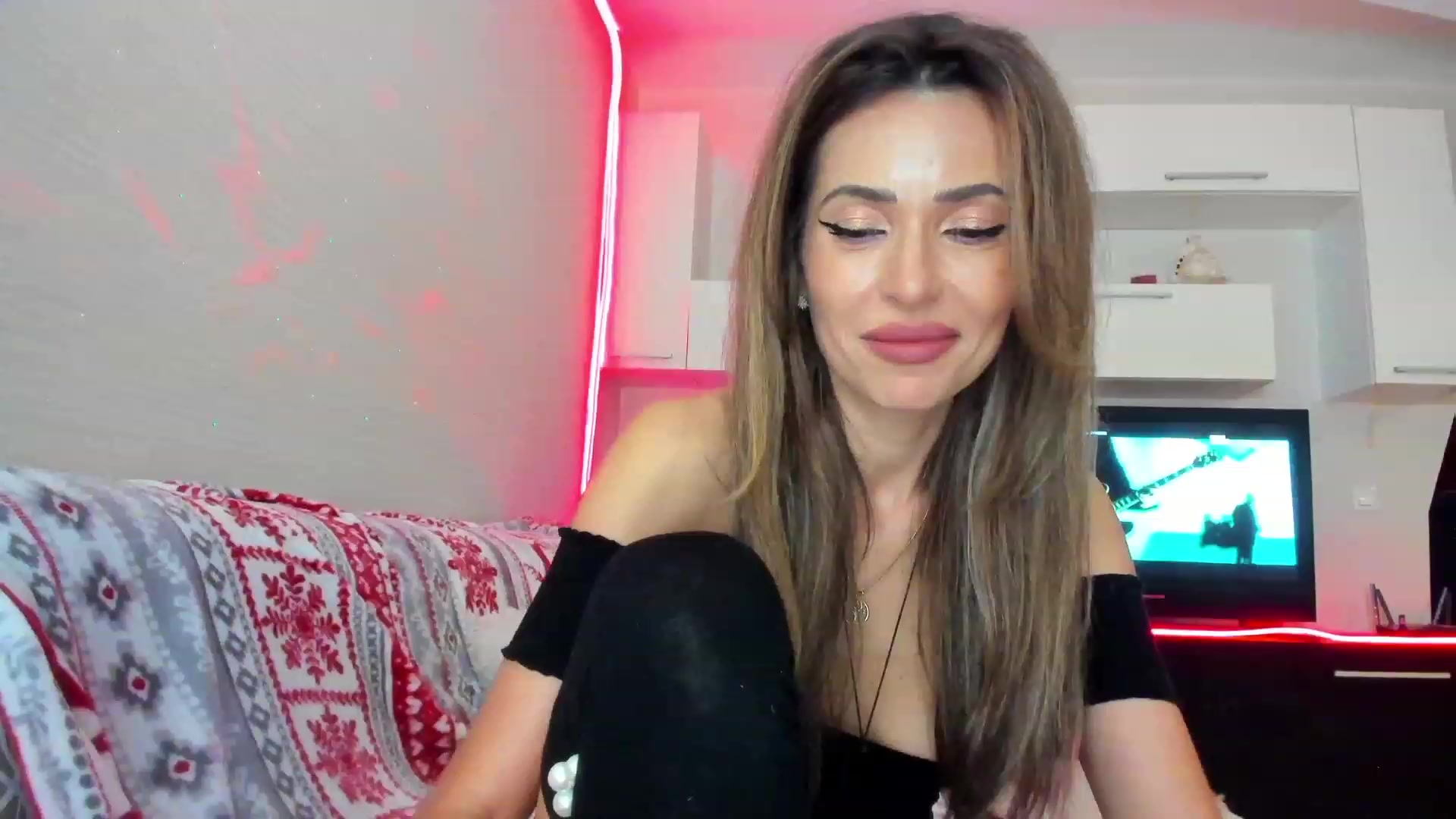 Gallery image thumbnail from SmileyTinaa's myfreecams stream on, 05/03/2023, 24:05 image 8 of 20