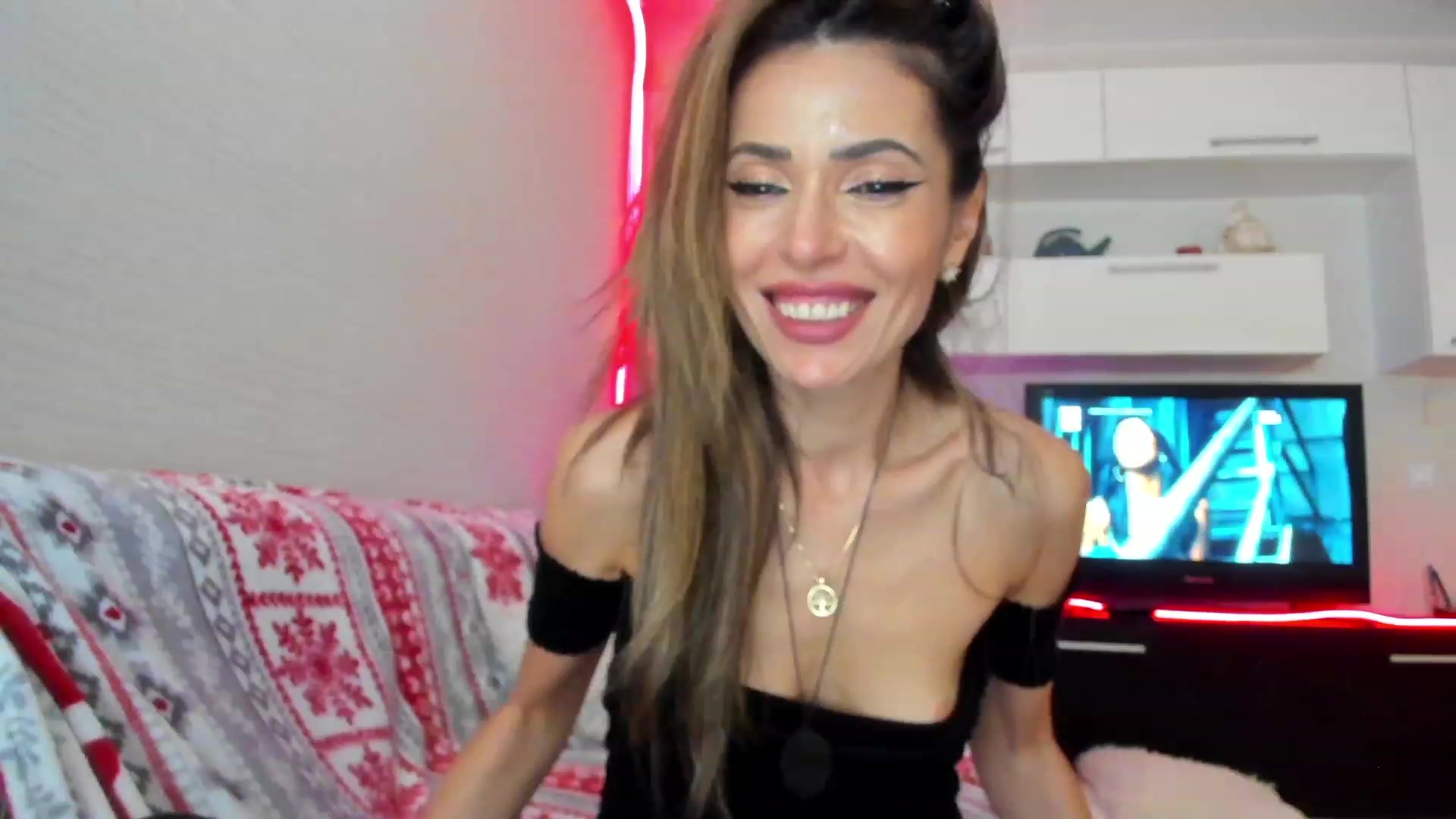 Gallery image thumbnail from SmileyTinaa's myfreecams stream on, 05/03/2023, 24:05 image 19 of 20