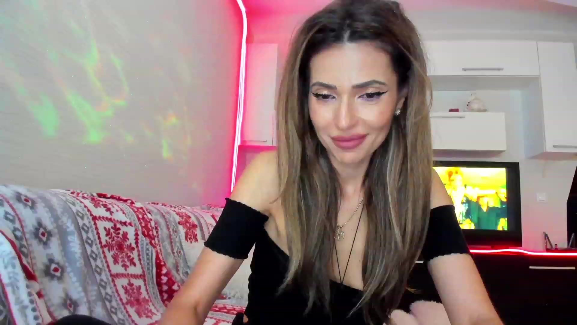 Gallery image thumbnail from SmileyTinaa's myfreecams stream on, 05/03/2023, 24:05 image 9 of 20