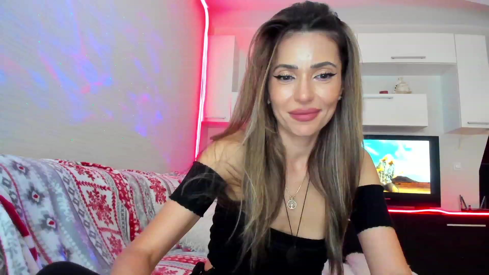 Gallery image thumbnail from SmileyTinaa's myfreecams stream on, 05/03/2023, 24:05 image 15 of 20