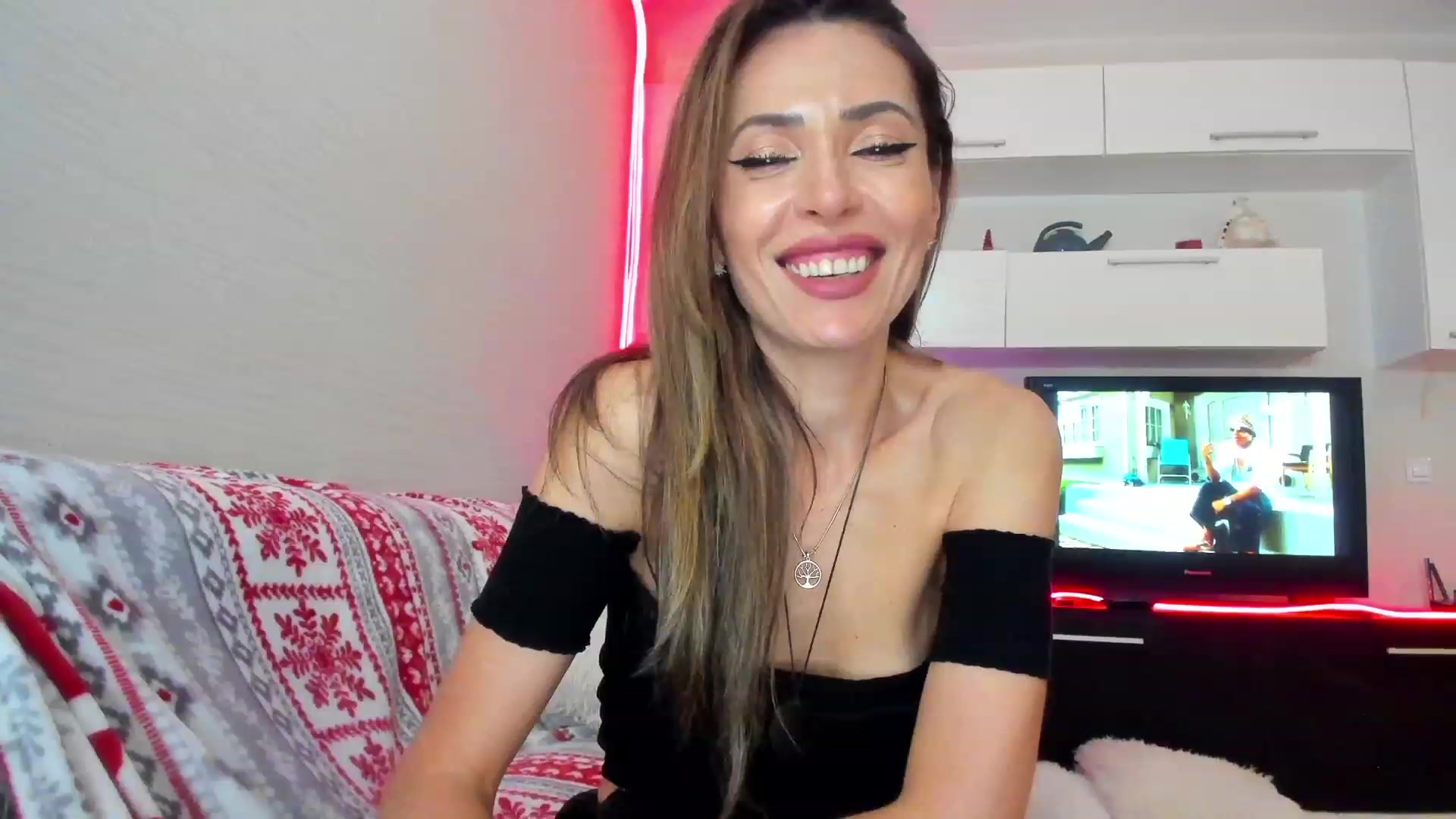 Gallery image thumbnail from SmileyTinaa's myfreecams stream on, 05/03/2023, 24:05 image 18 of 20