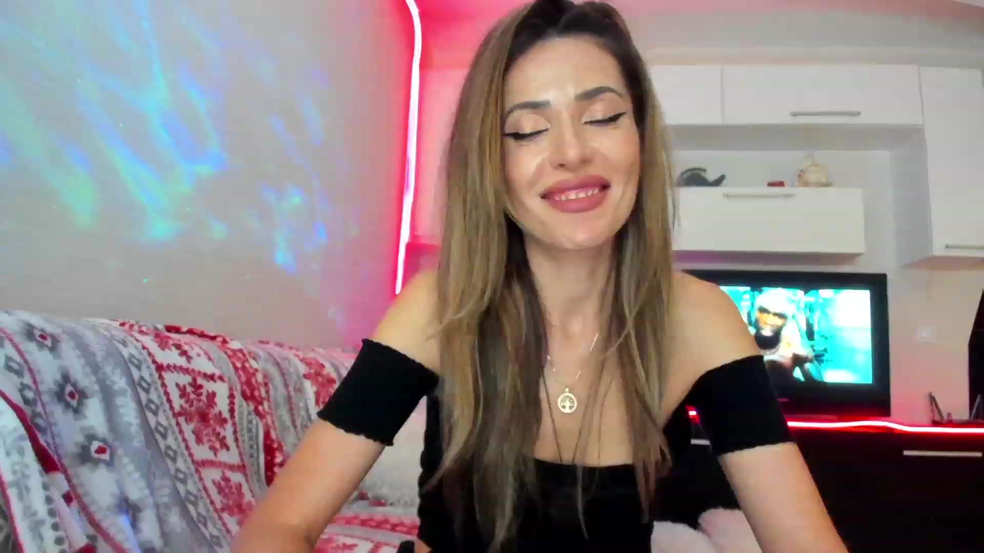 Gallery image thumbnail from SmileyTinaa's myfreecams stream on, 05/03/2023, 24:05 image 12 of 20