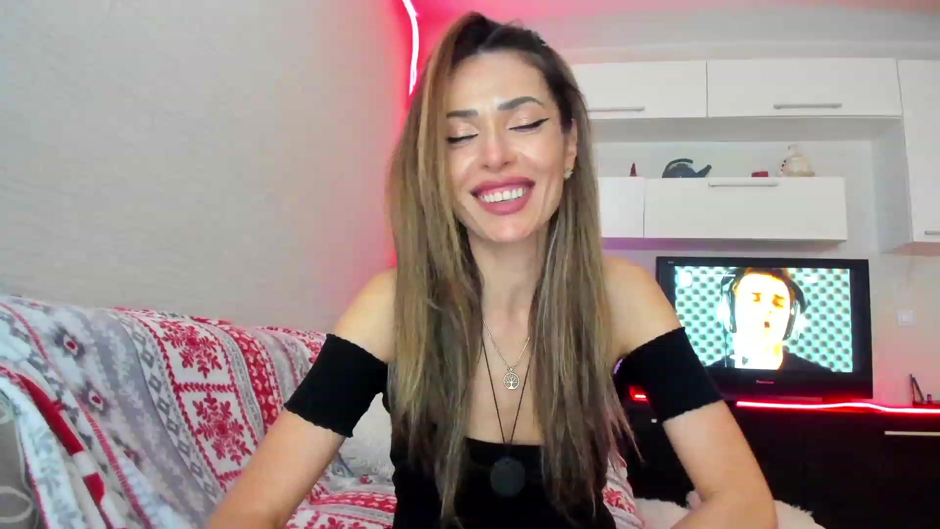 Gallery image thumbnail from SmileyTinaa's myfreecams stream on, 05/03/2023, 24:05 image 20 of 20
