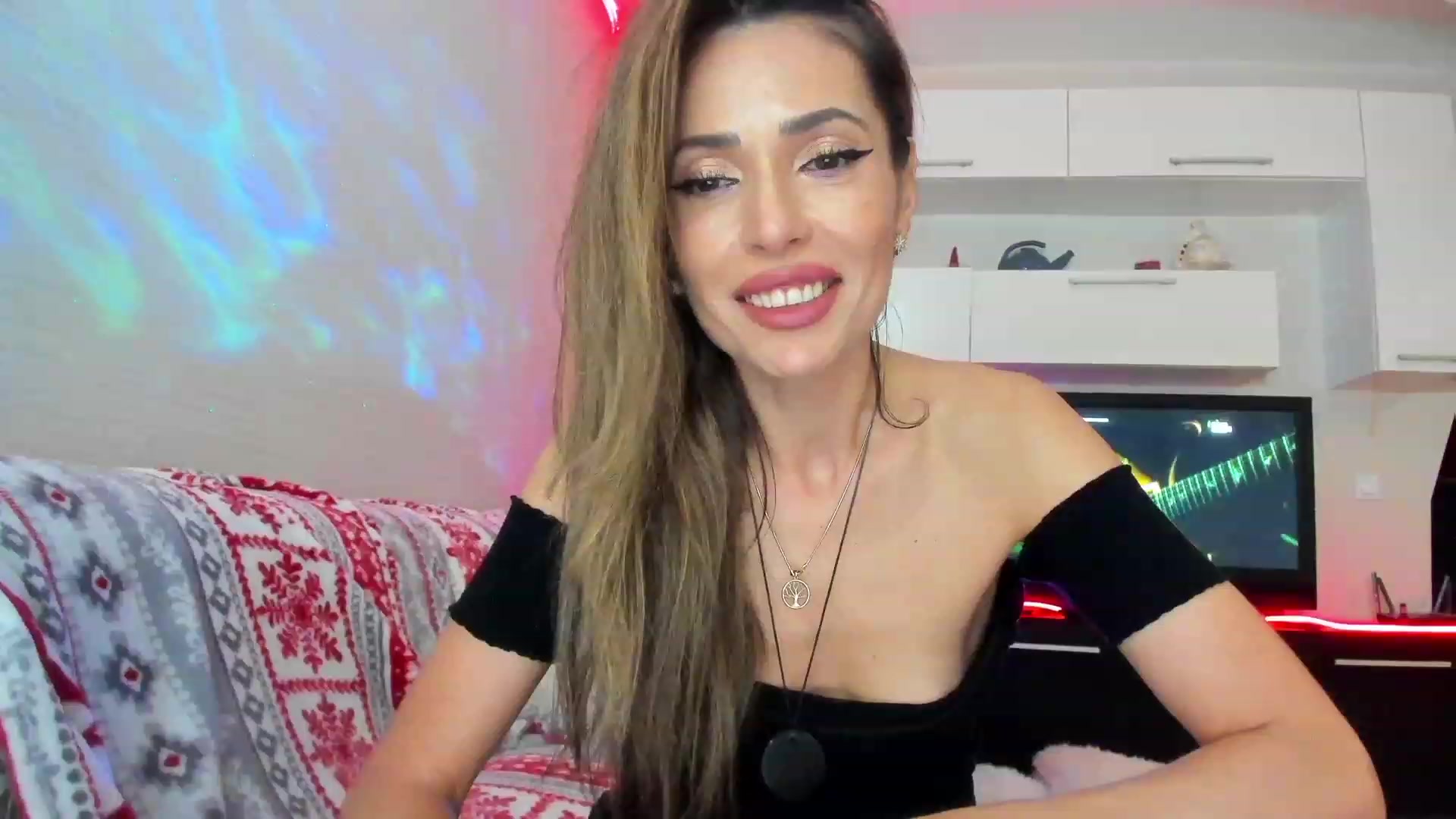 Gallery image thumbnail from SmileyTinaa's myfreecams stream on, 05/03/2023, 24:05 image 4 of 20