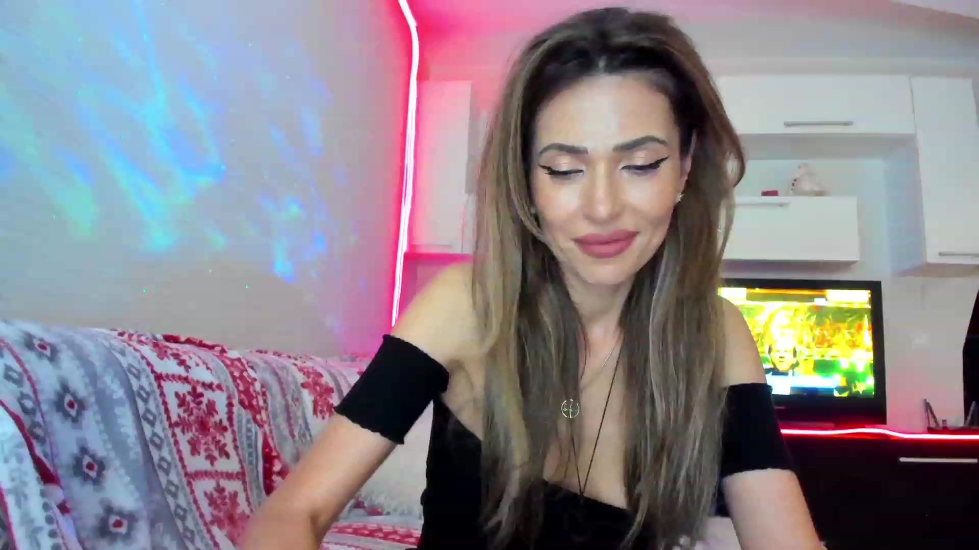 Gallery image thumbnail from SmileyTinaa's myfreecams stream on, 05/03/2023, 24:05 image 7 of 20
