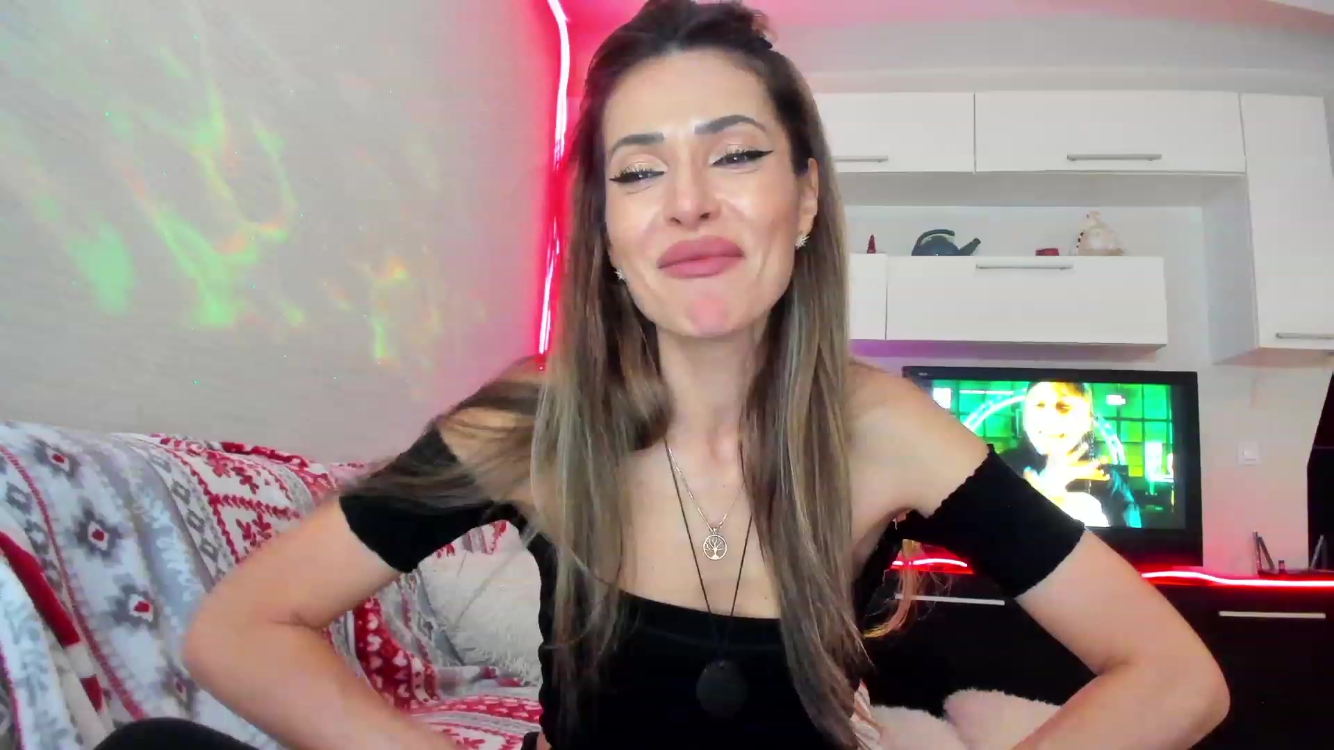 Gallery image thumbnail from SmileyTinaa's myfreecams stream on, 05/03/2023, 24:05 image 14 of 20