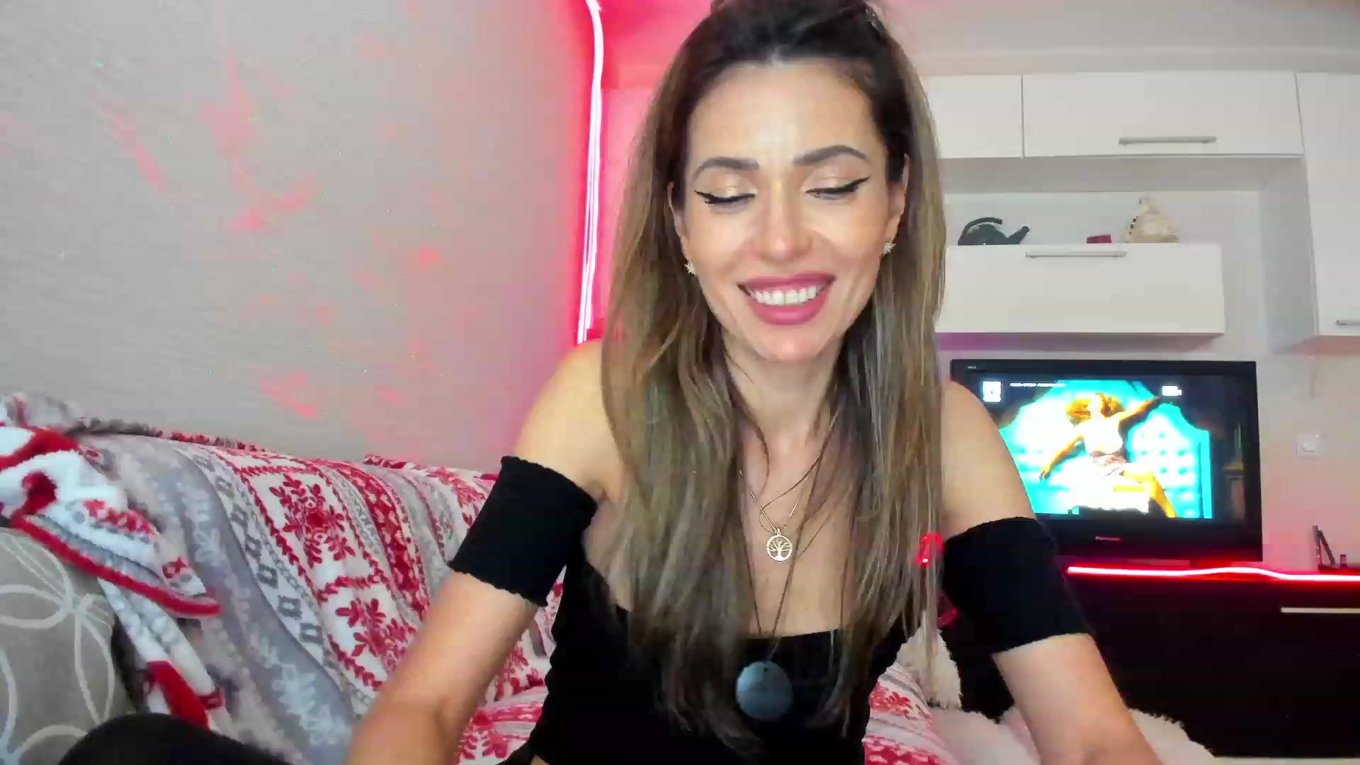 Gallery image thumbnail from SmileyTinaa's myfreecams stream on, 05/03/2023, 03:56 image 2 of 20