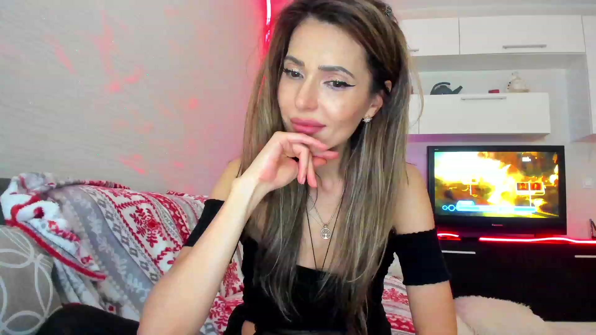 Gallery image thumbnail from SmileyTinaa's myfreecams stream on, 05/03/2023, 03:56 image 7 of 20