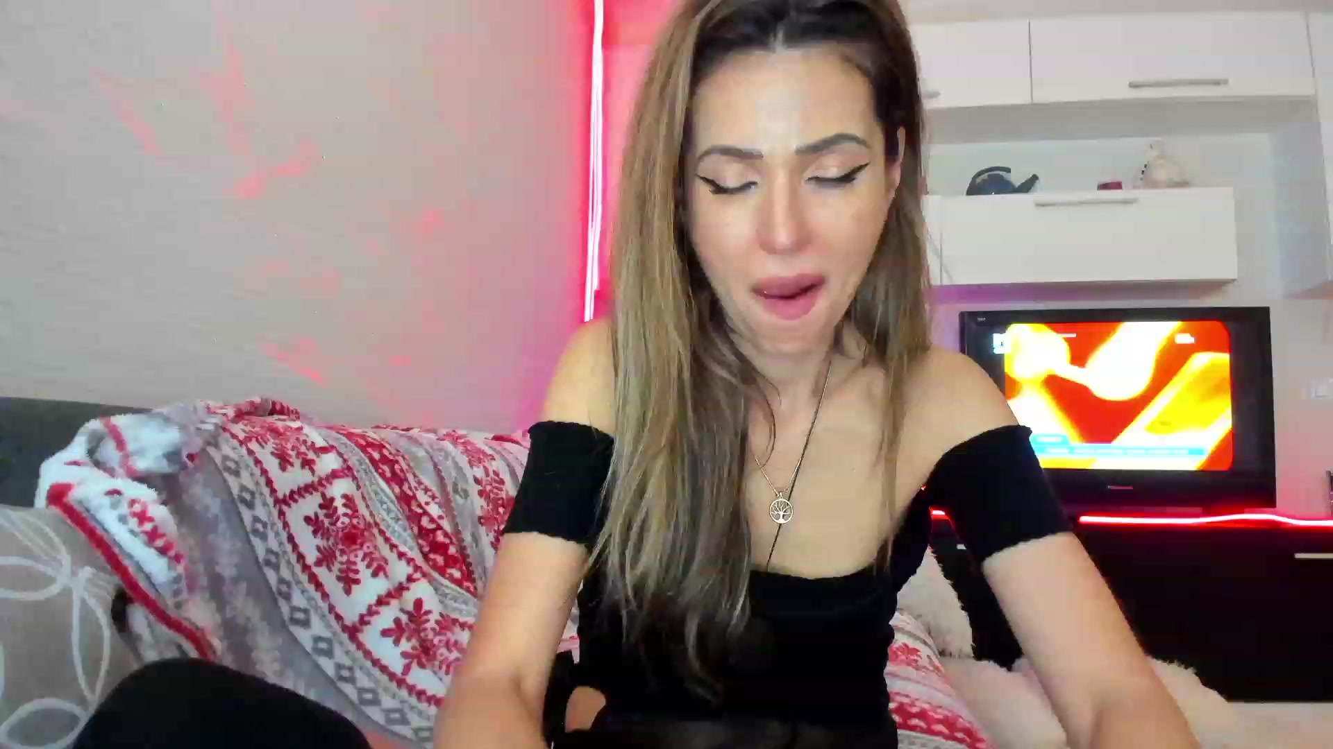 Gallery image thumbnail from SmileyTinaa's myfreecams stream on, 05/03/2023, 03:56 image 15 of 20