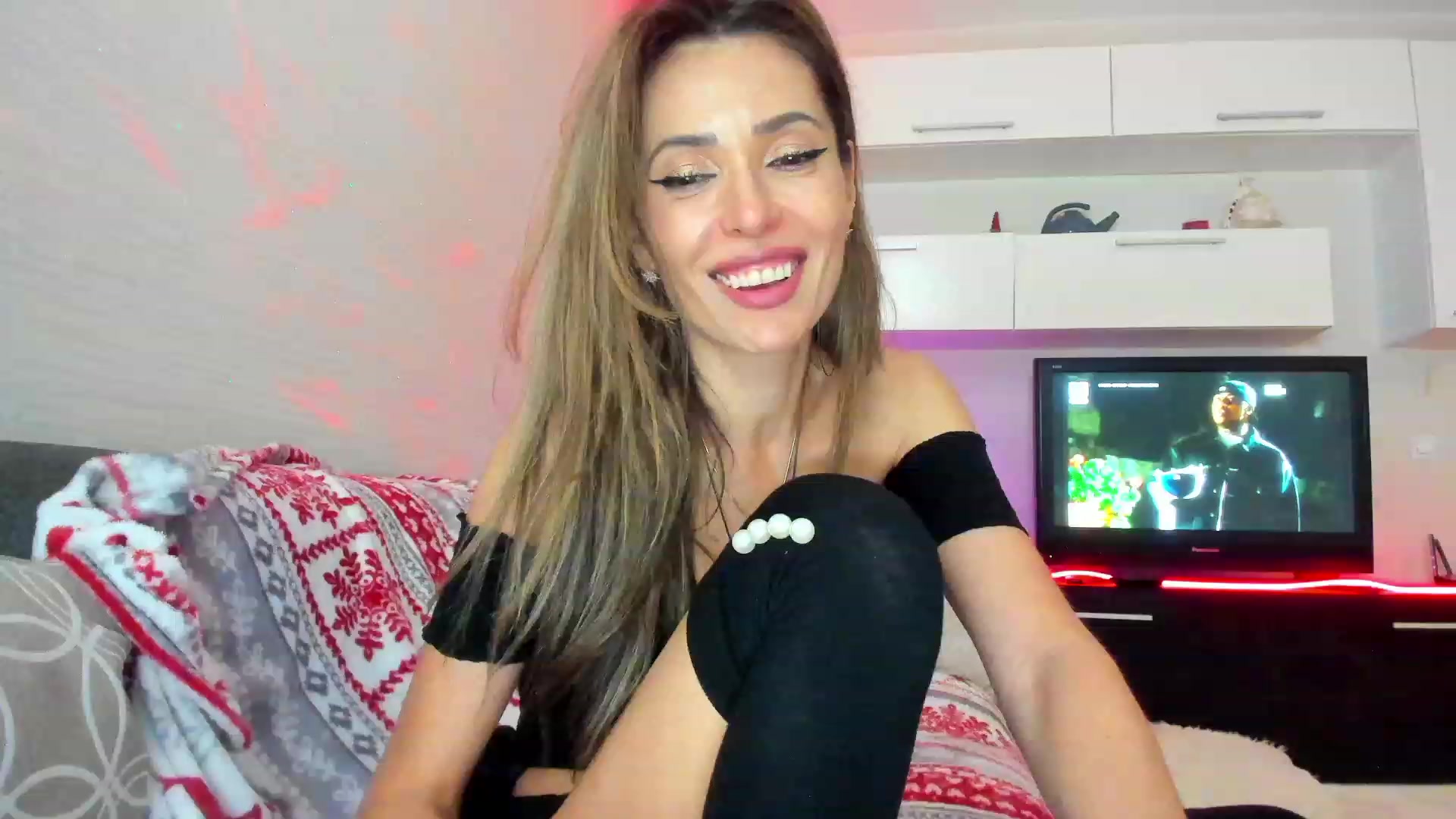 Gallery image thumbnail from SmileyTinaa's myfreecams stream on, 05/03/2023, 03:56 image 14 of 20