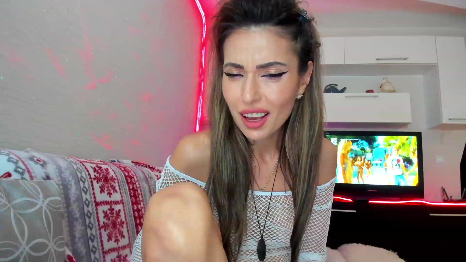 Gallery image thumbnail from SmileyTinaa's myfreecams stream on, 05/03/2023, 22:10 image 17 of 20