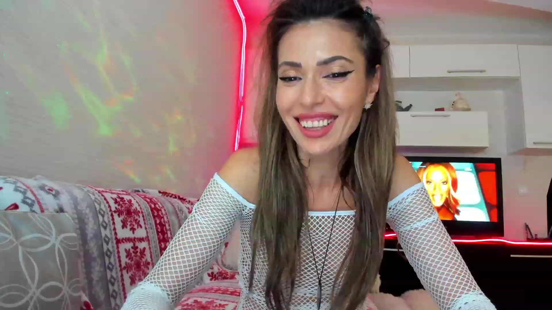 Gallery image thumbnail from SmileyTinaa's myfreecams stream on, 05/03/2023, 22:10 image 15 of 20