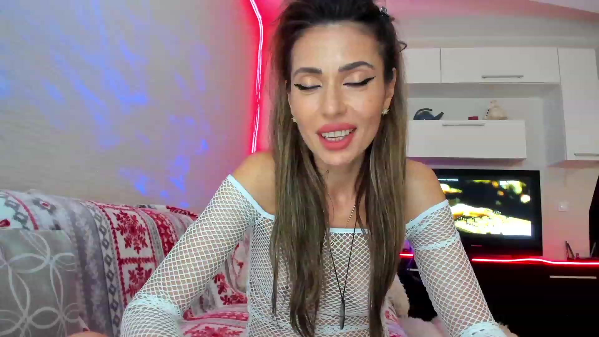Gallery image thumbnail from SmileyTinaa's myfreecams stream on, 05/03/2023, 22:10 image 10 of 20