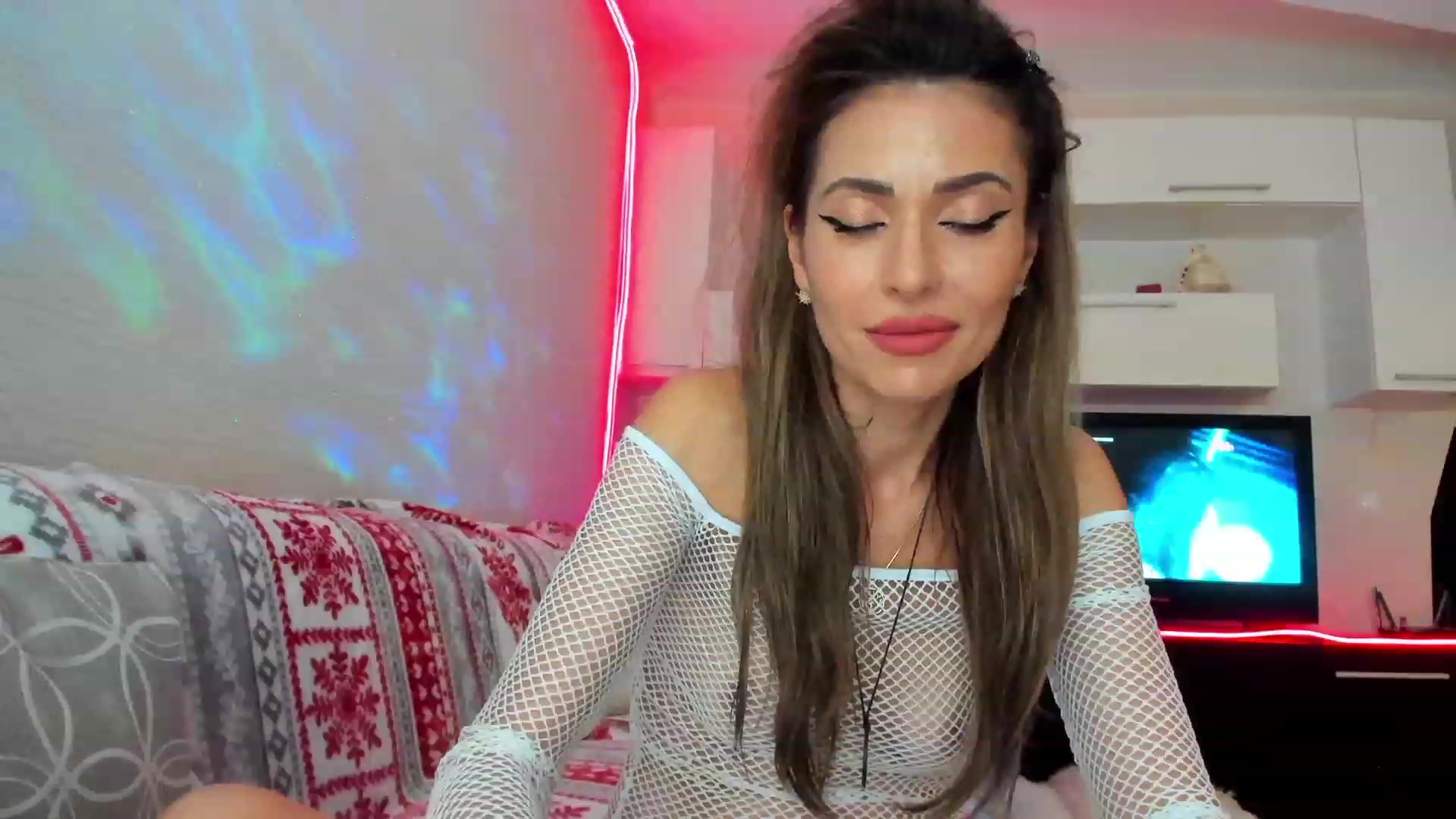 Gallery image thumbnail from SmileyTinaa's myfreecams stream on, 05/03/2023, 22:10 image 8 of 20