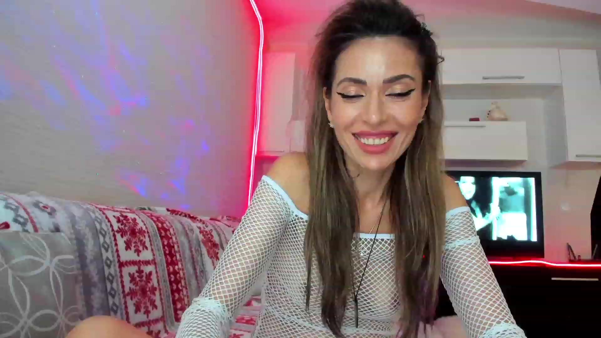Gallery image thumbnail from SmileyTinaa's myfreecams stream on, 05/03/2023, 22:10 image 7 of 20