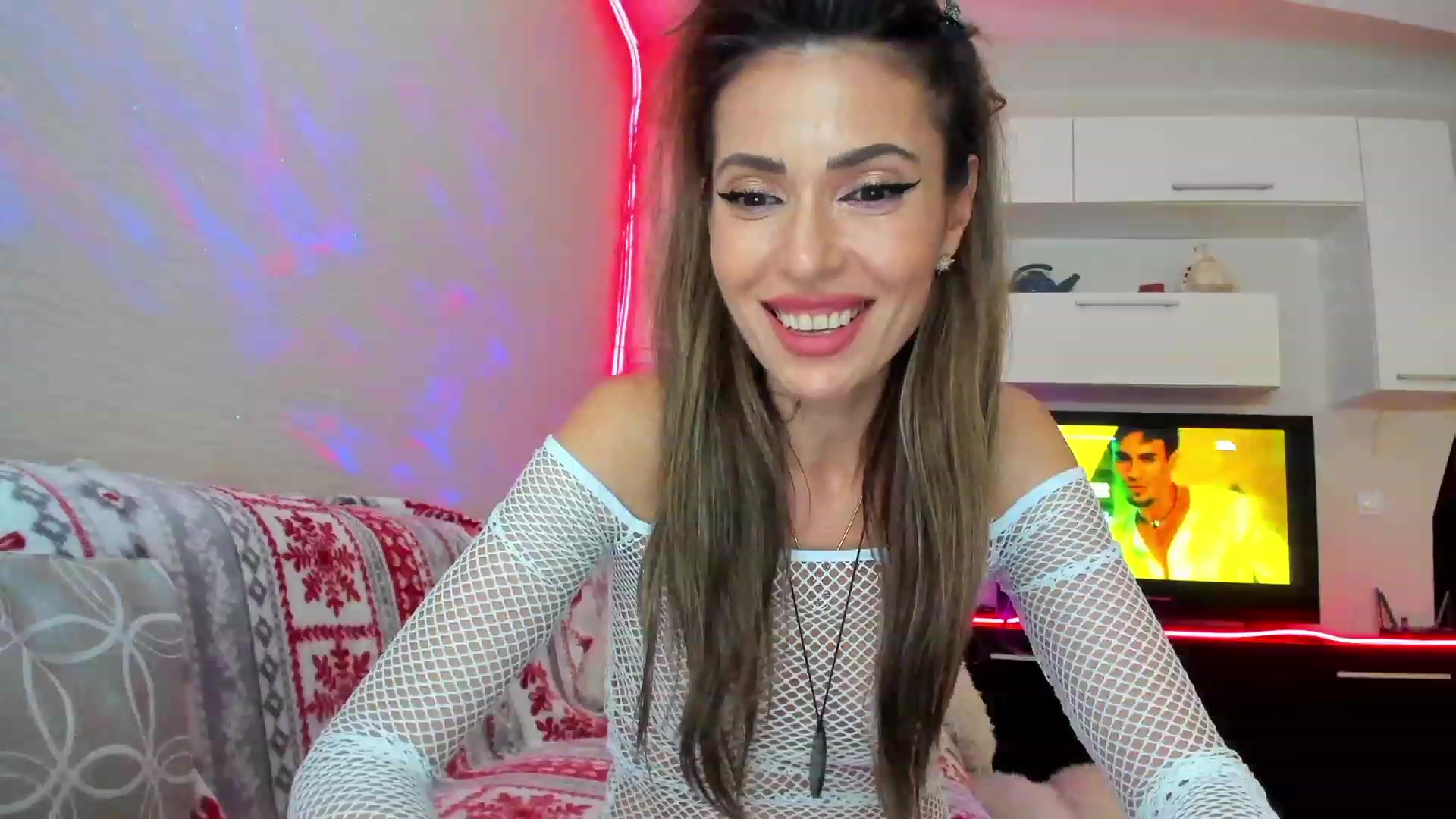 Gallery image thumbnail from SmileyTinaa's myfreecams stream on, 05/03/2023, 22:10 image 13 of 20