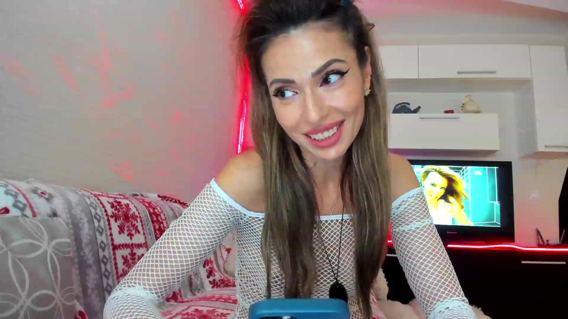 Gallery image thumbnail from SmileyTinaa's myfreecams stream on, 05/03/2023, 22:10 image 11 of 20