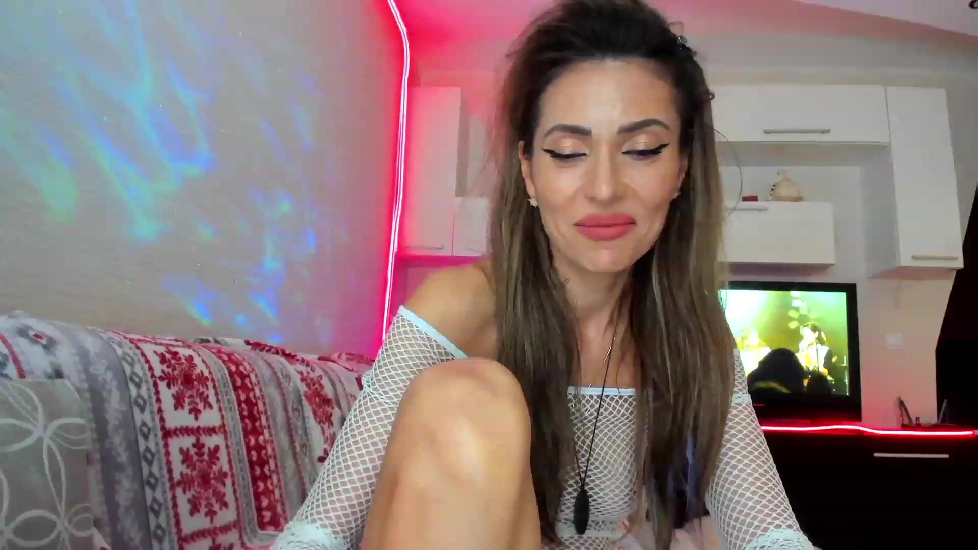 Gallery image thumbnail from SmileyTinaa's myfreecams stream on, 05/03/2023, 22:10 image 2 of 20