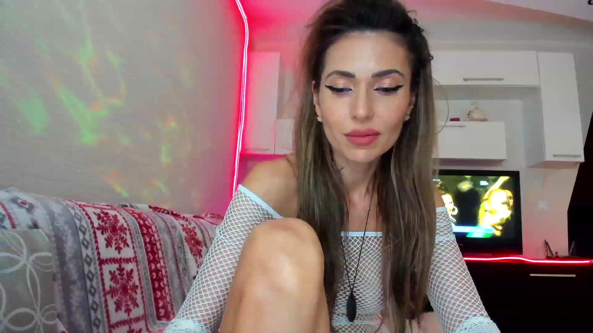 Gallery image thumbnail from SmileyTinaa's myfreecams stream on, 05/03/2023, 22:10 image 3 of 20
