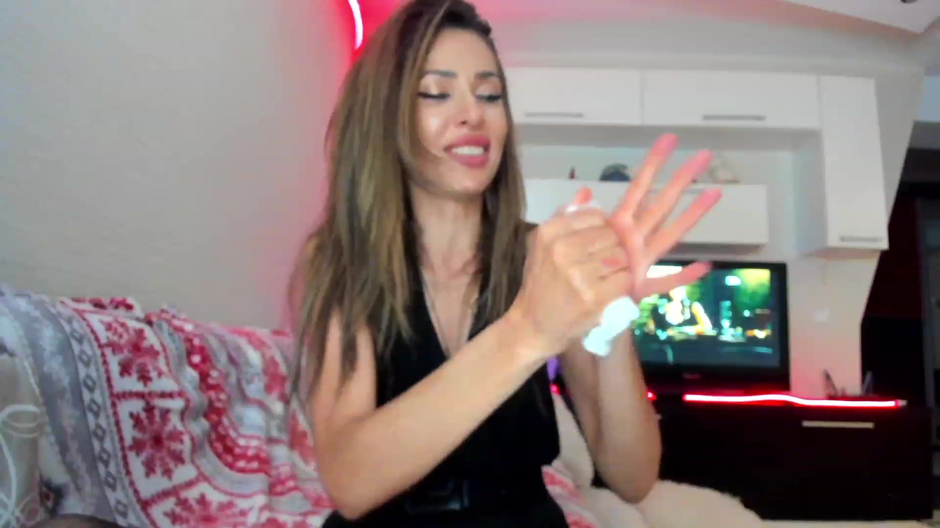 Gallery image thumbnail from SmileyTinaa's myfreecams stream on, 05/04/2023, 03:06 image 18 of 20