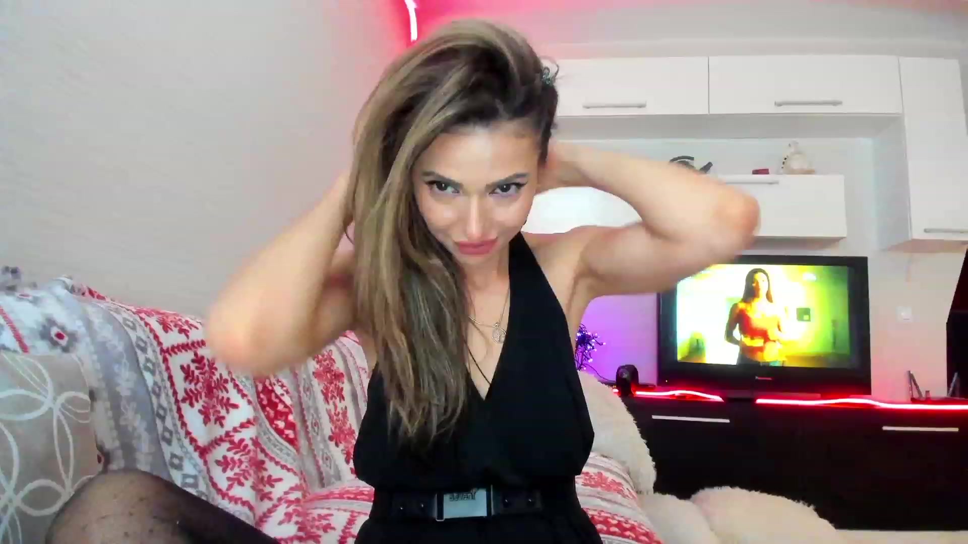 Gallery image thumbnail from SmileyTinaa's myfreecams stream on, 05/04/2023, 03:06 image 7 of 20