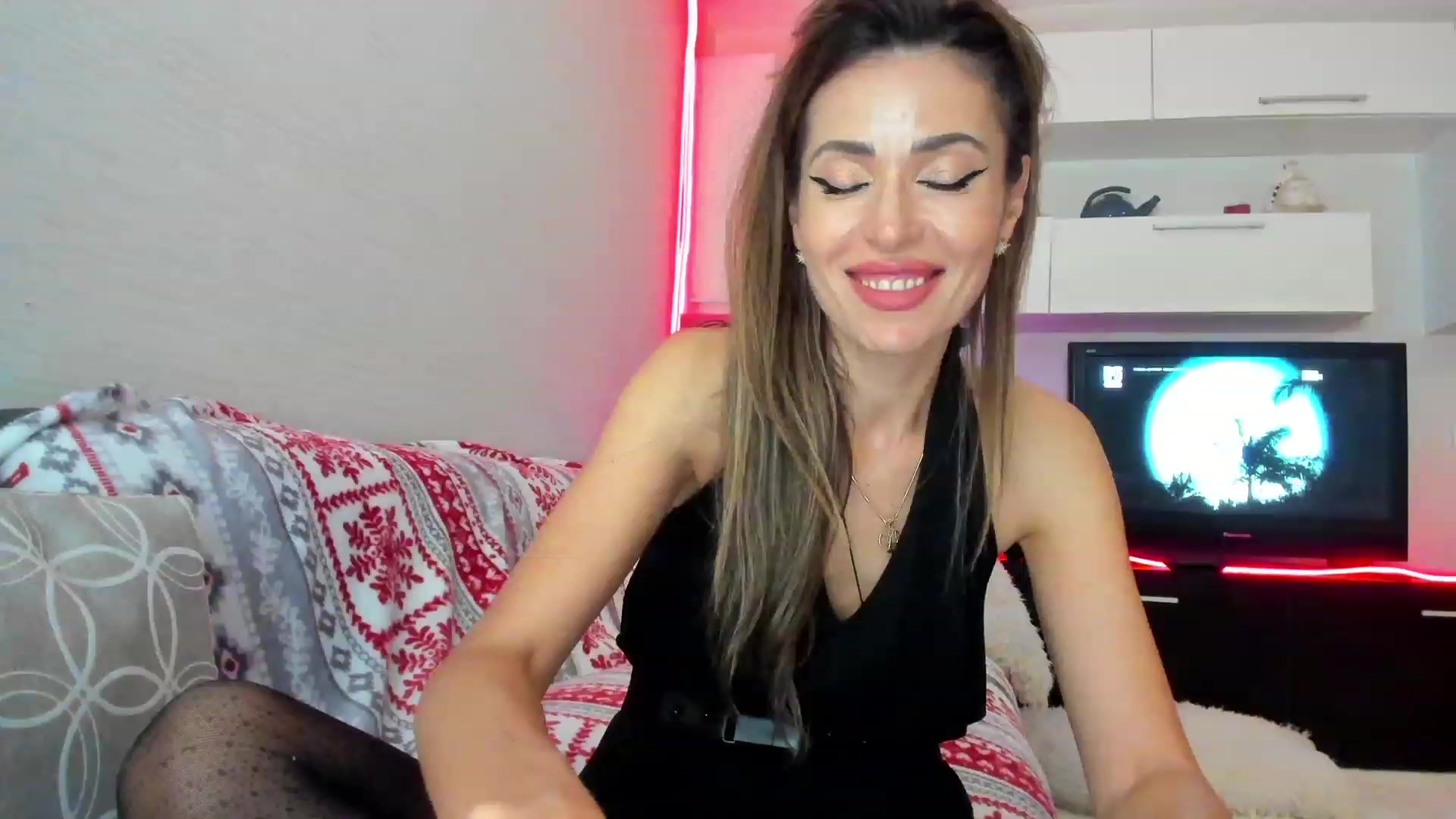 Gallery image thumbnail from SmileyTinaa's myfreecams stream on, 05/04/2023, 03:06 image 11 of 20