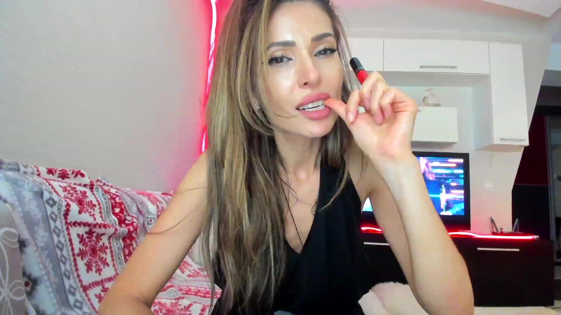 Gallery image thumbnail from SmileyTinaa's myfreecams stream on, 05/04/2023, 03:06 image 15 of 20