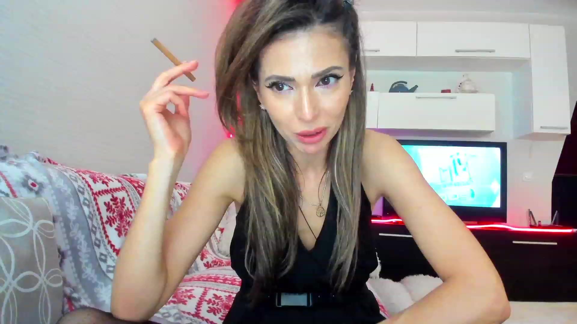 Gallery image thumbnail from SmileyTinaa's myfreecams stream on, 05/04/2023, 03:06 image 6 of 20