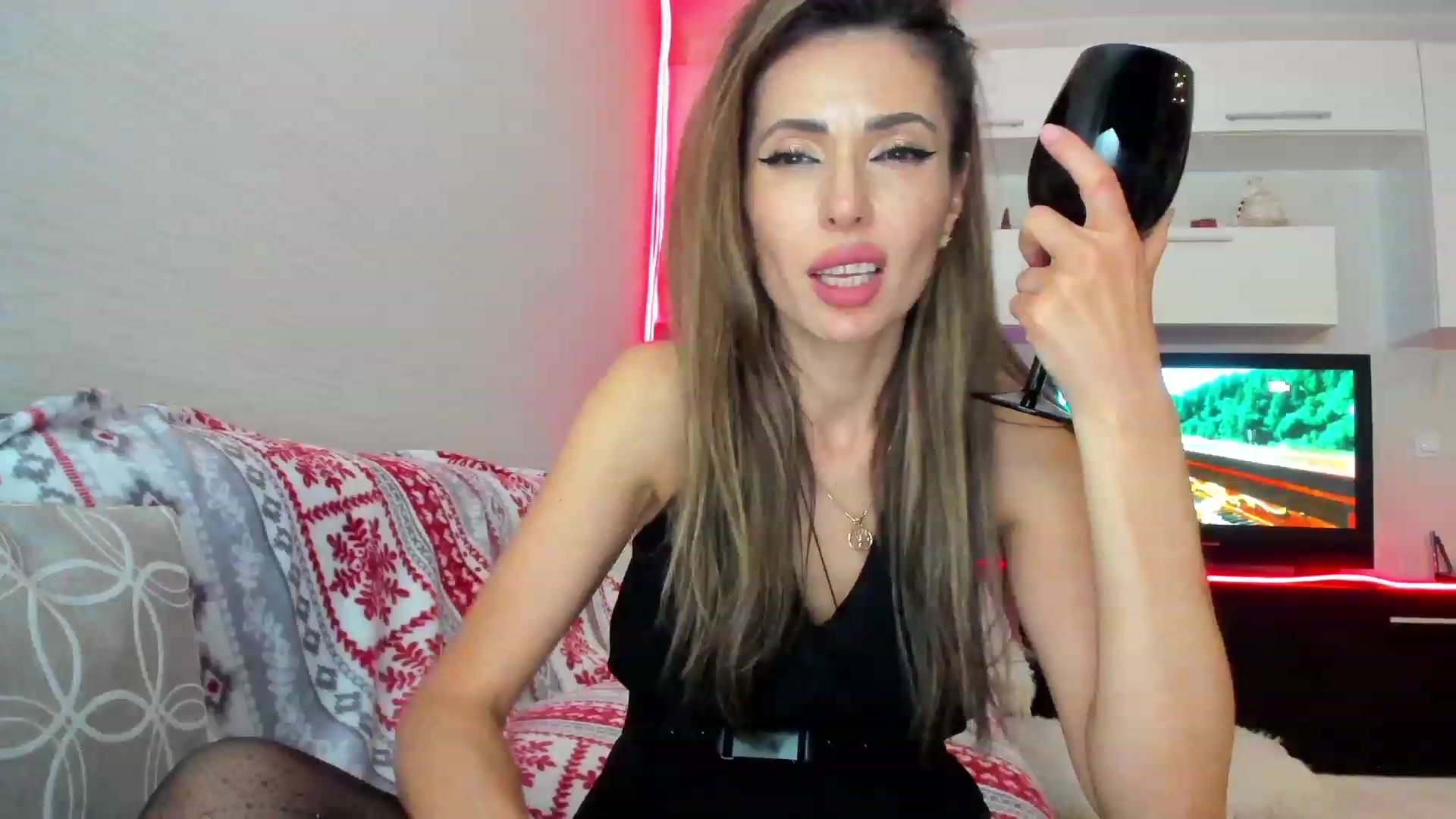Gallery image thumbnail from SmileyTinaa's myfreecams stream on, 05/04/2023, 03:06 image 10 of 20