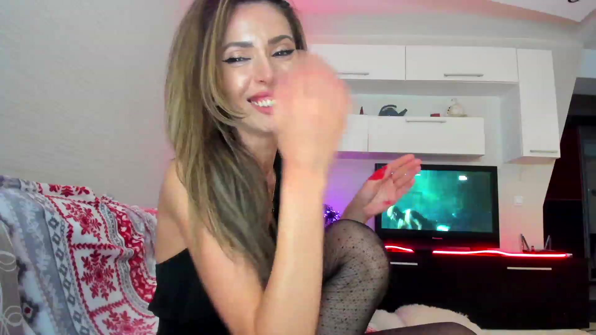 Gallery image thumbnail from SmileyTinaa's myfreecams stream on, 05/04/2023, 03:06 image 16 of 20
