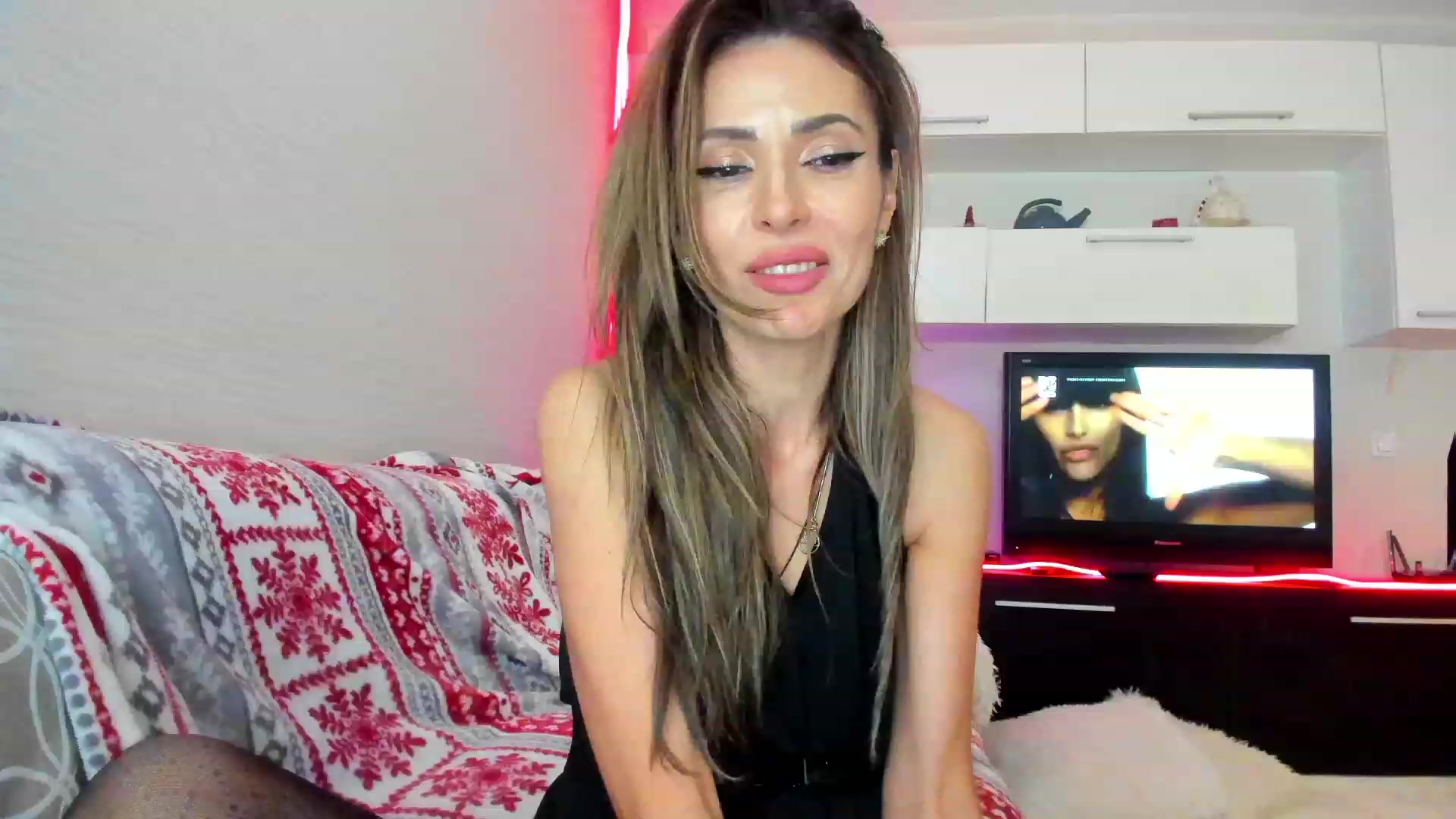 Gallery image thumbnail from SmileyTinaa's myfreecams stream on, 05/04/2023, 05:09 image 8 of 20