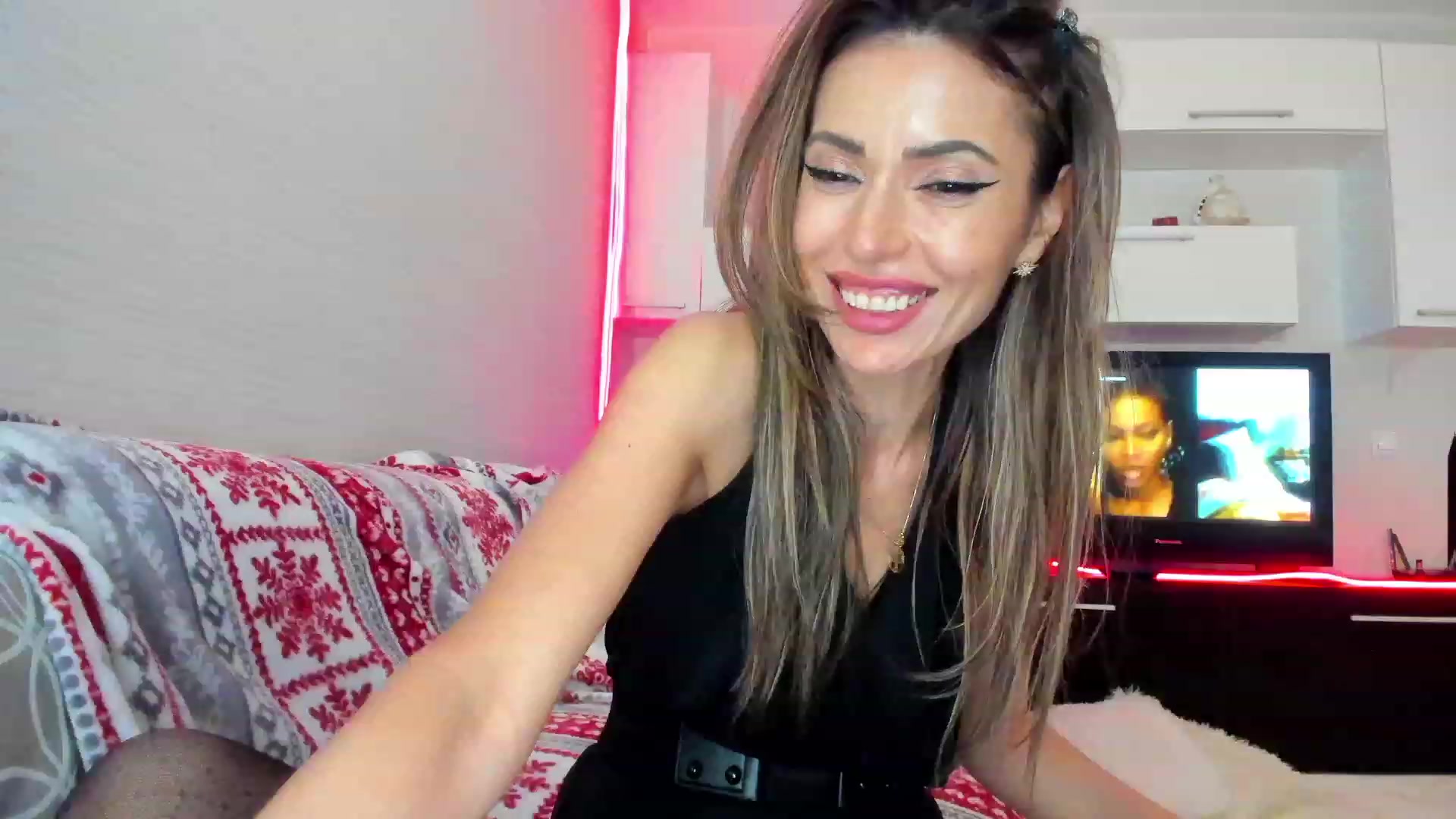 Gallery image thumbnail from SmileyTinaa's myfreecams stream on, 05/04/2023, 05:09 image 6 of 20