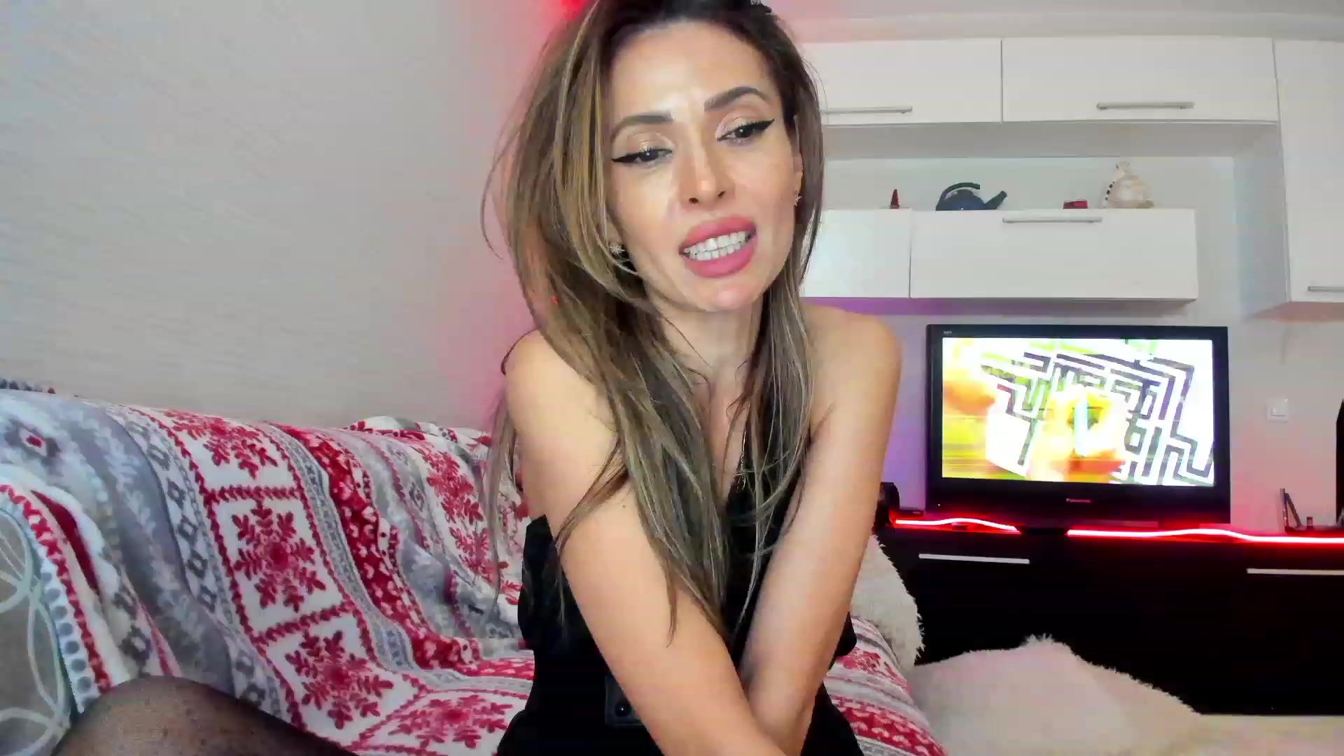 Gallery image thumbnail from SmileyTinaa's myfreecams stream on, 05/04/2023, 05:09 image 4 of 20