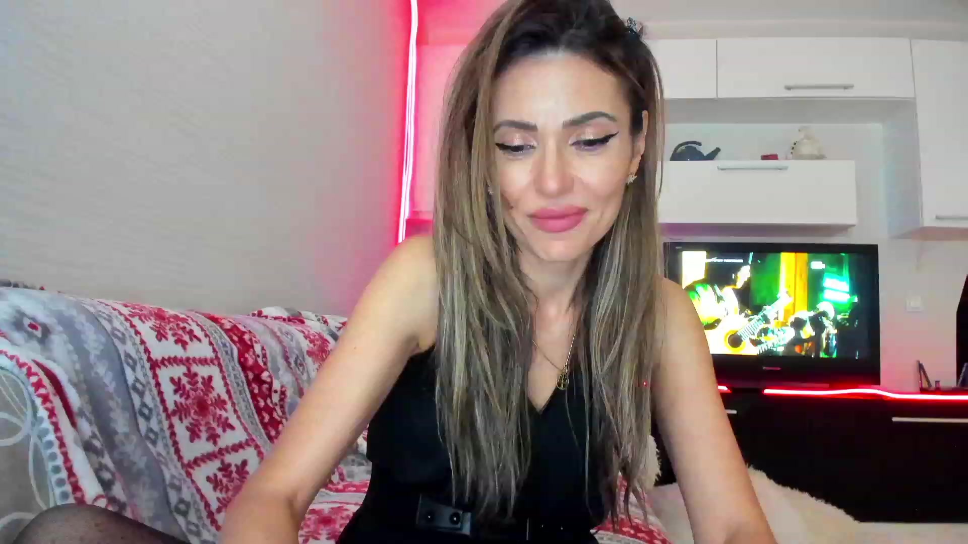Gallery image thumbnail from SmileyTinaa's myfreecams stream on, 05/04/2023, 05:09 image 17 of 20