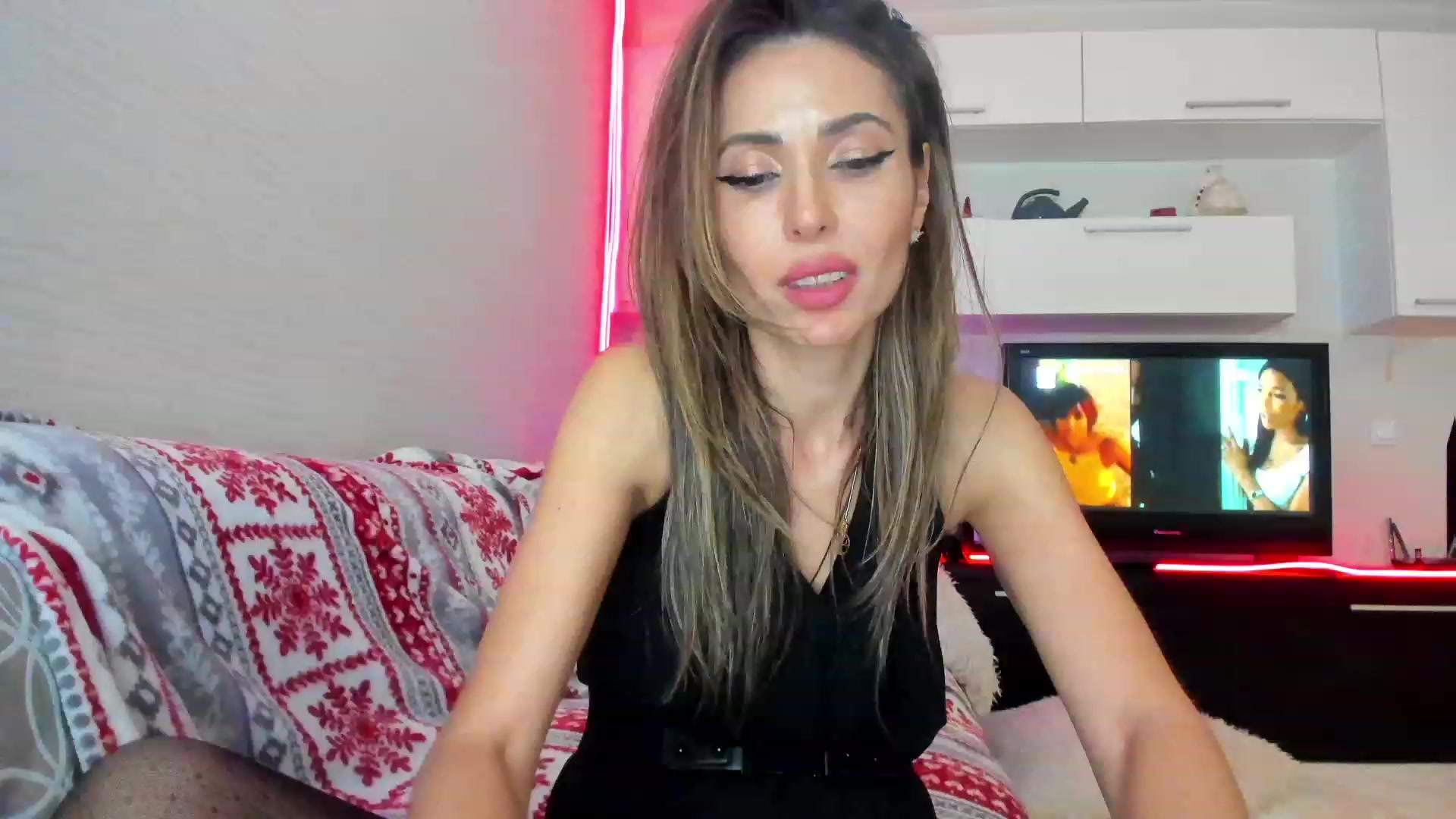Gallery image thumbnail from SmileyTinaa's myfreecams stream on, 05/04/2023, 05:09 image 5 of 20
