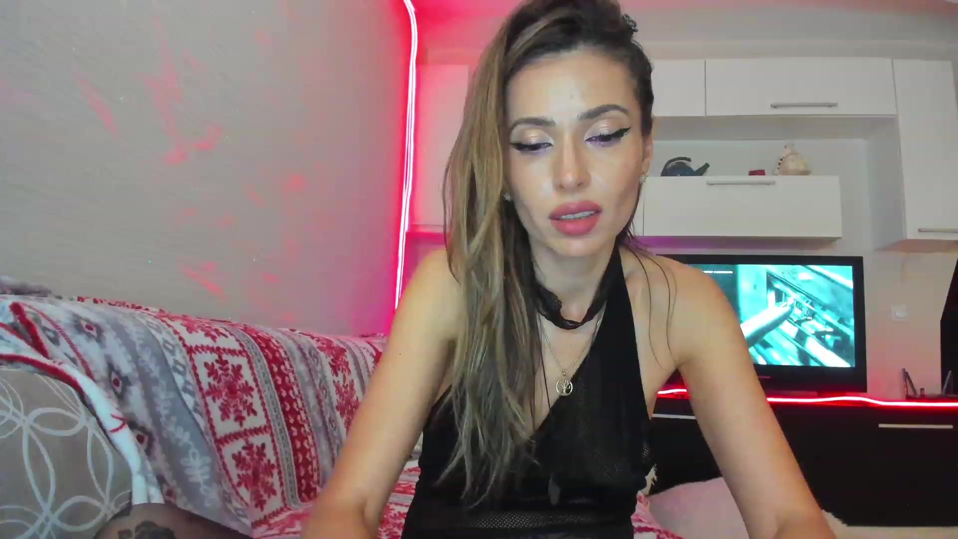 Gallery image thumbnail from SmileyTinaa's myfreecams stream on, 05/05/2023, 24:23 image 16 of 20