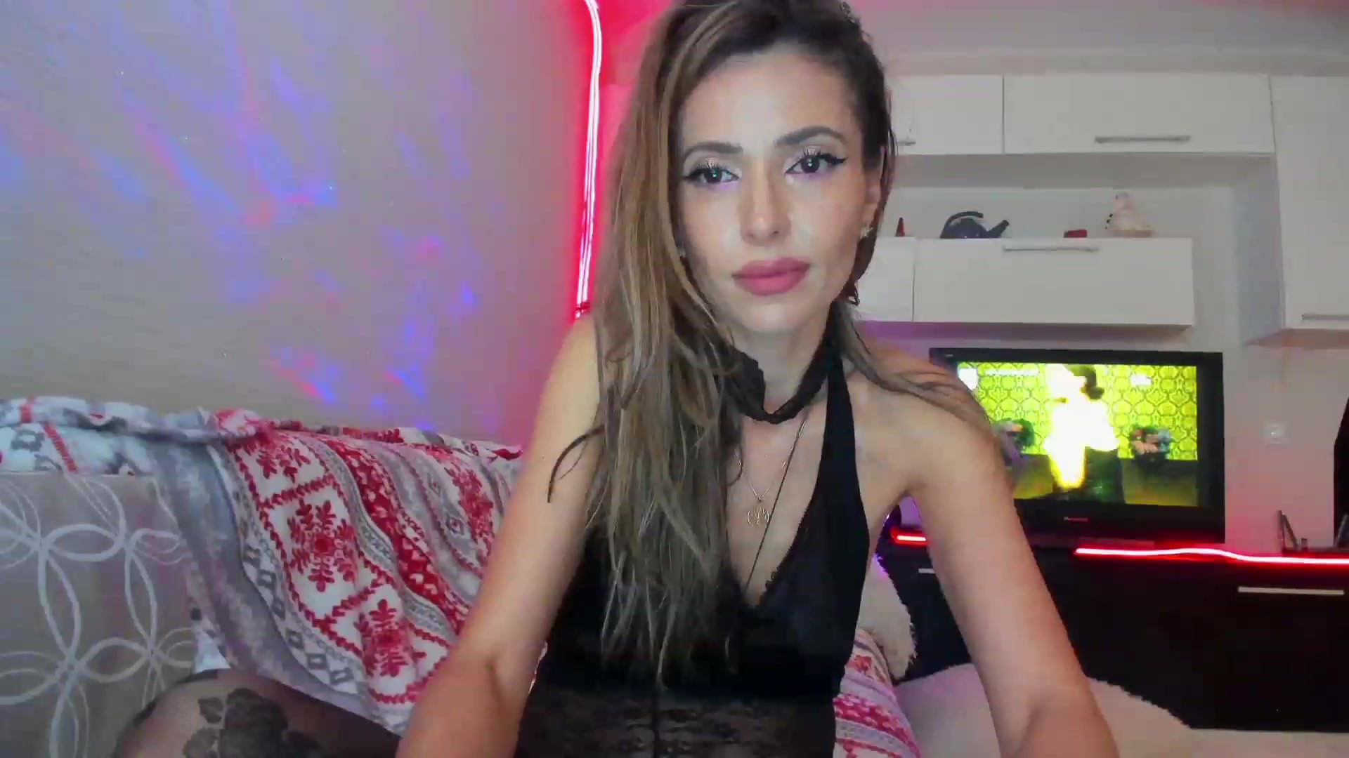 Gallery image thumbnail from SmileyTinaa's myfreecams stream on, 05/05/2023, 24:23 image 6 of 20