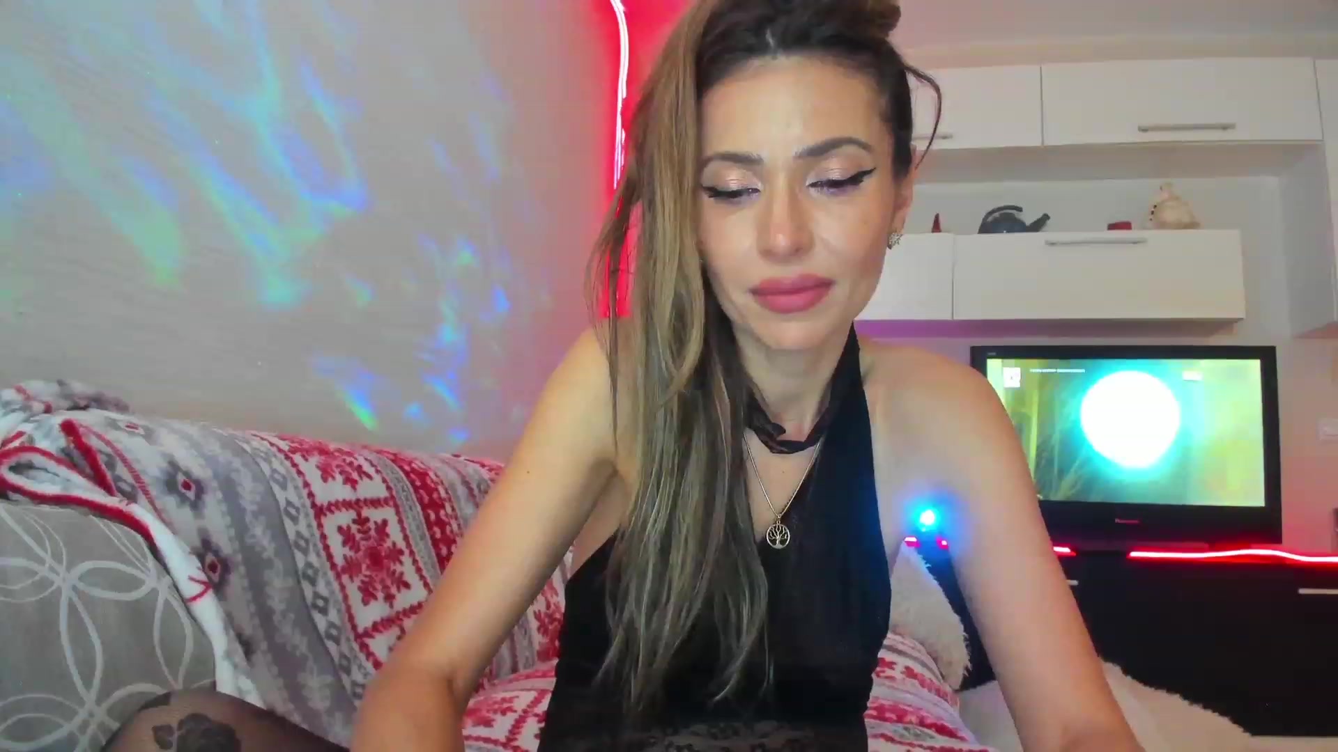 Gallery image thumbnail from SmileyTinaa's myfreecams stream on, 05/05/2023, 24:23 image 20 of 20