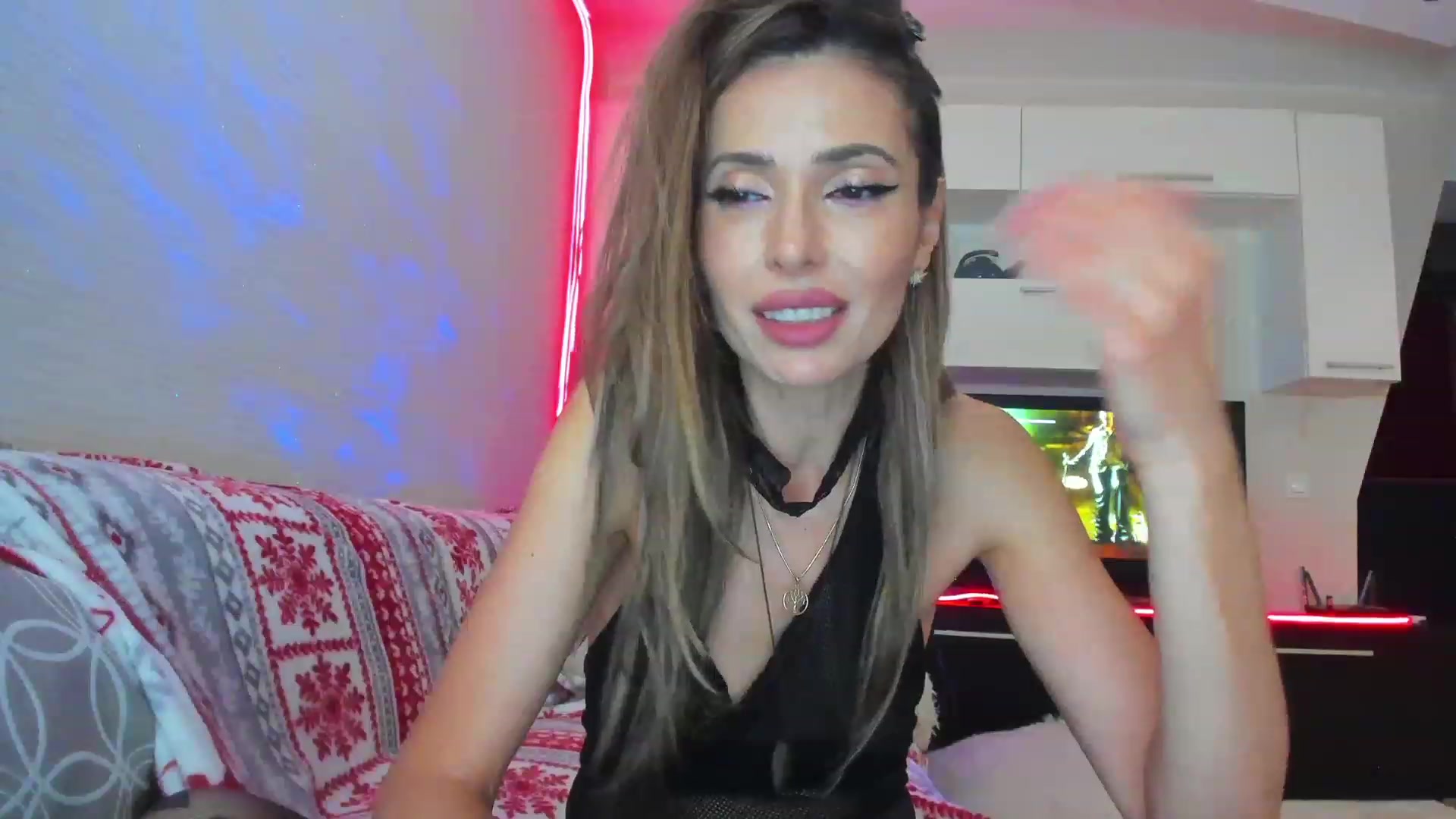 Gallery image thumbnail from SmileyTinaa's myfreecams stream on, 05/05/2023, 24:23 image 12 of 20