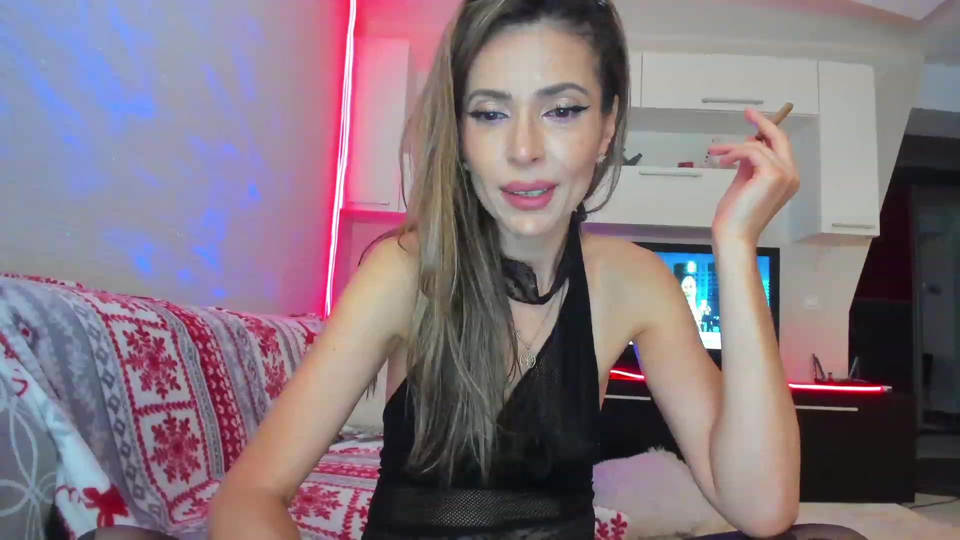 Gallery image thumbnail from SmileyTinaa's myfreecams stream on, 05/05/2023, 24:23 image 9 of 20