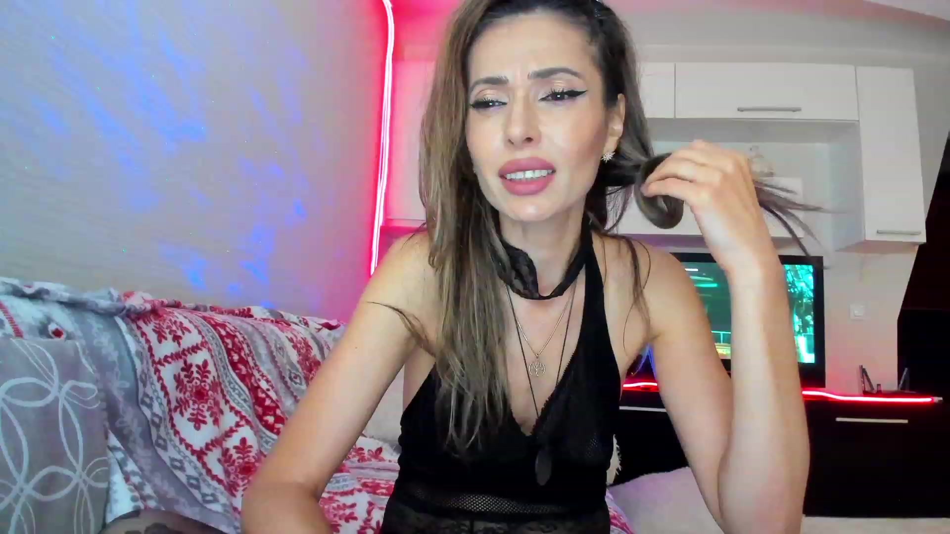 Gallery image thumbnail from SmileyTinaa's myfreecams stream on, 05/05/2023, 24:23 image 2 of 20