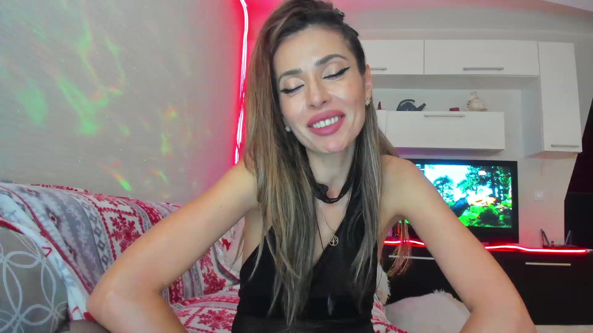 Gallery image thumbnail from SmileyTinaa's myfreecams stream on, 05/05/2023, 24:23 image 13 of 20