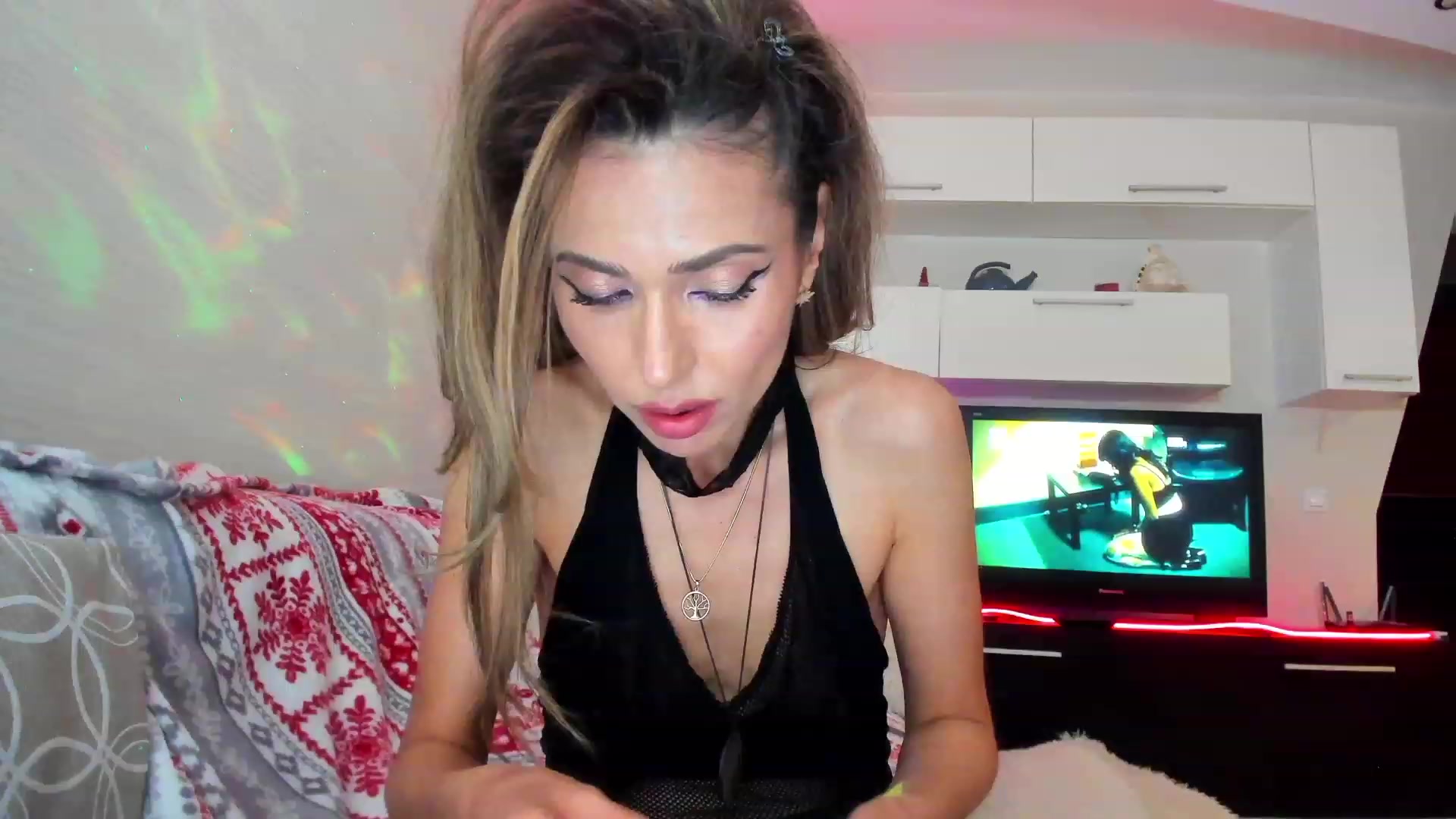 Gallery image thumbnail from SmileyTinaa's myfreecams stream on, 05/05/2023, 24:23 image 1 of 20
